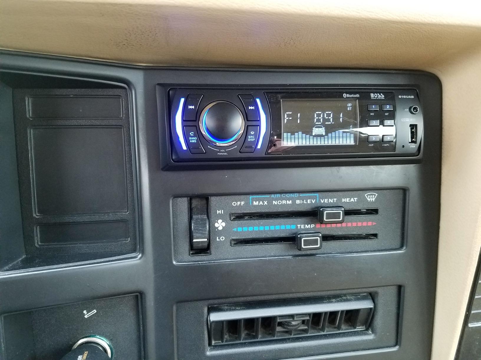 BOSS Audio Systems 616UAB Single DIN Bluetooth Car Stereo, No DVD, USB customer photo 2