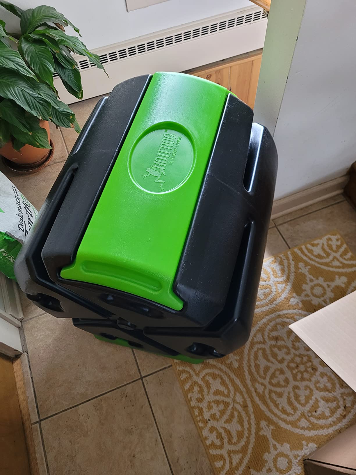 FCMP Outdoor HOTFROG Rolling Single Chamber Batch Tumbling Composter - Outdoor Rotating Garden Compost Bin (HF-RC4000WB) Black & Green (37-Gallon) customer photo 2