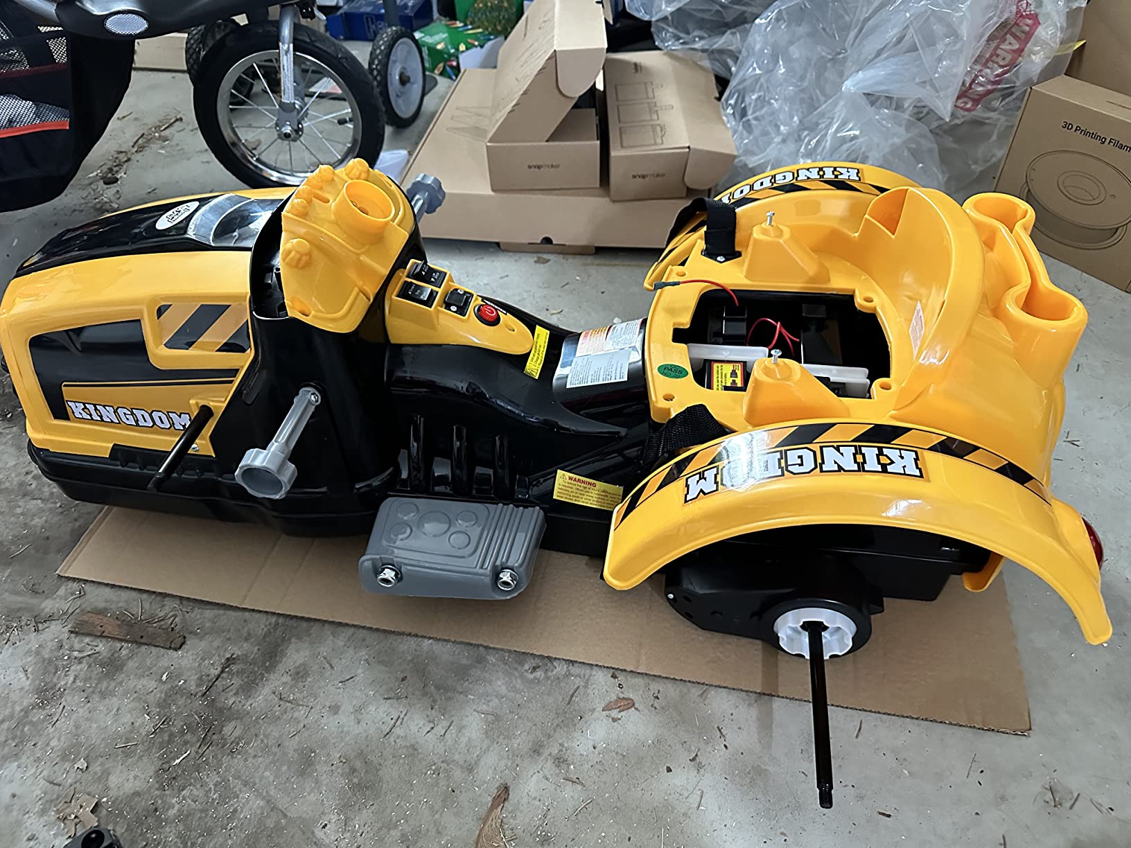 Costzon Ride on Excavator, 12V Battery Powered Construction Vehicles for Kids with Front Loader, Horn, Safety Belt, Treaded Wheels, Ride on Bulldozer Truck, Excavator Ride on Toy Gift for Boys Girls customer photo 1