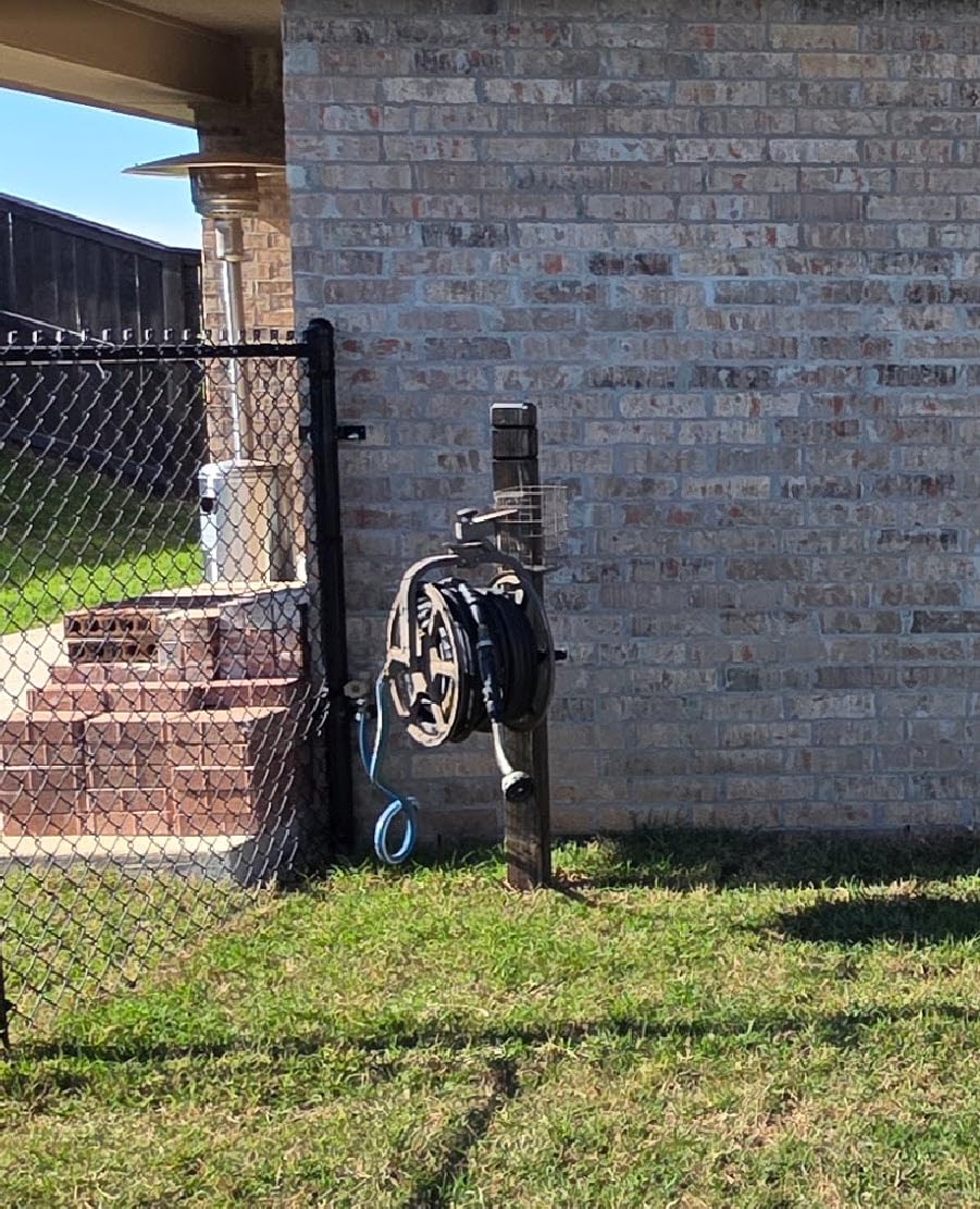 Liberty GARDEN 712 Single Arm Navigator Multi-Directional Garden Hose Reel, Holds 125-Feet of, 5/8-Inch, Bronze customer photo 2