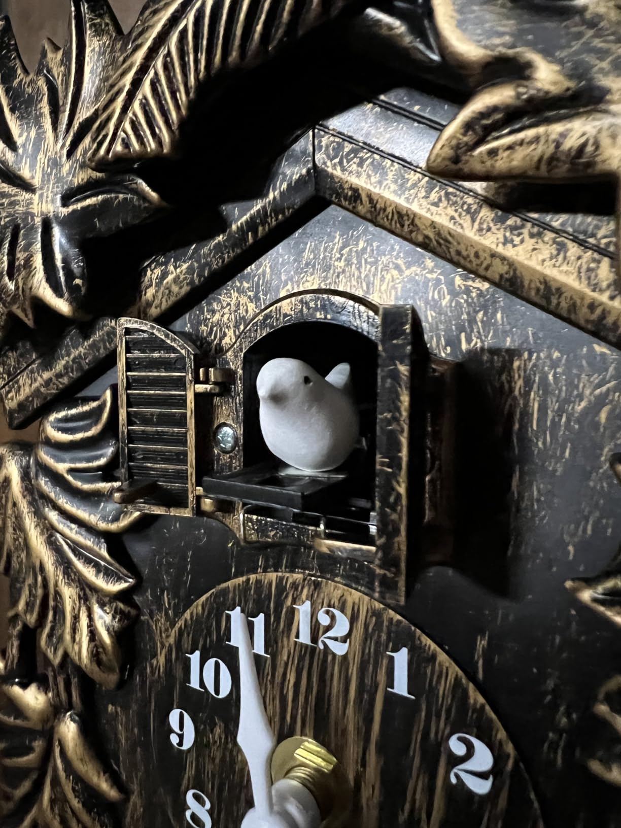 WALPLUS Chiming Cookoo Clock Brown Vintage Bird Flapping Cuckoo Clocks Volume Adjustable Coo Coo Clocks Wall Decoration Battery Operated Pendulum Cuckoo Clock for Home Living Room Office customer photo 2