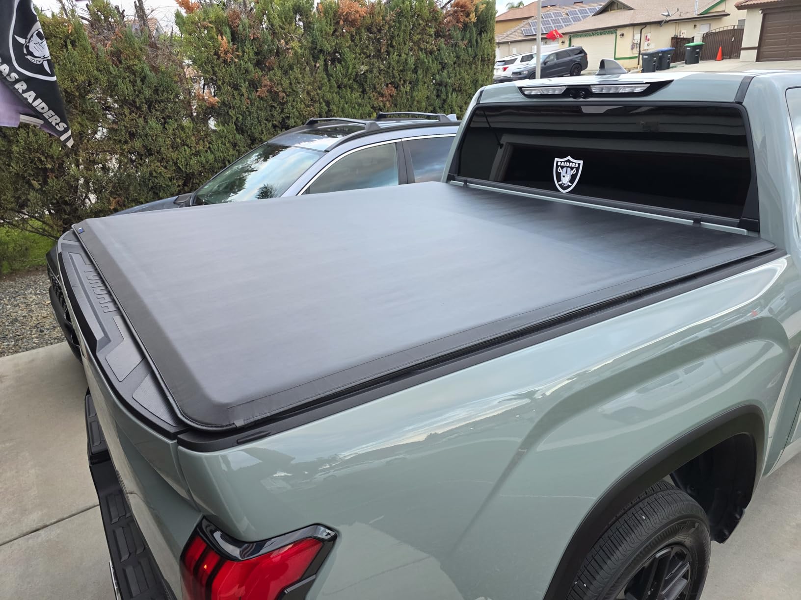 Tyger Auto T1 Soft Roll Up Truck Bed Tonneau Cover Compatible with 2014-2021 Toyota Tundra | Fleetside 5.5' Bed (66
