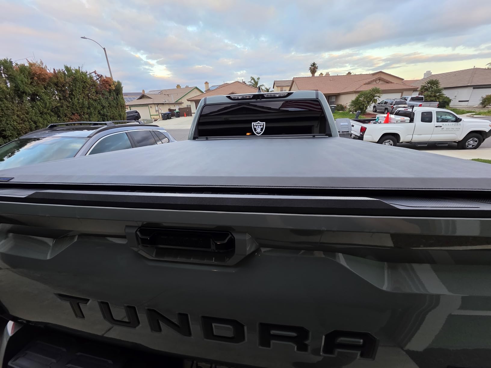 Tyger Auto T1 Soft Roll Up Truck Bed Tonneau Cover Compatible with 2014-2021 Toyota Tundra | Fleetside 5.5' Bed (66