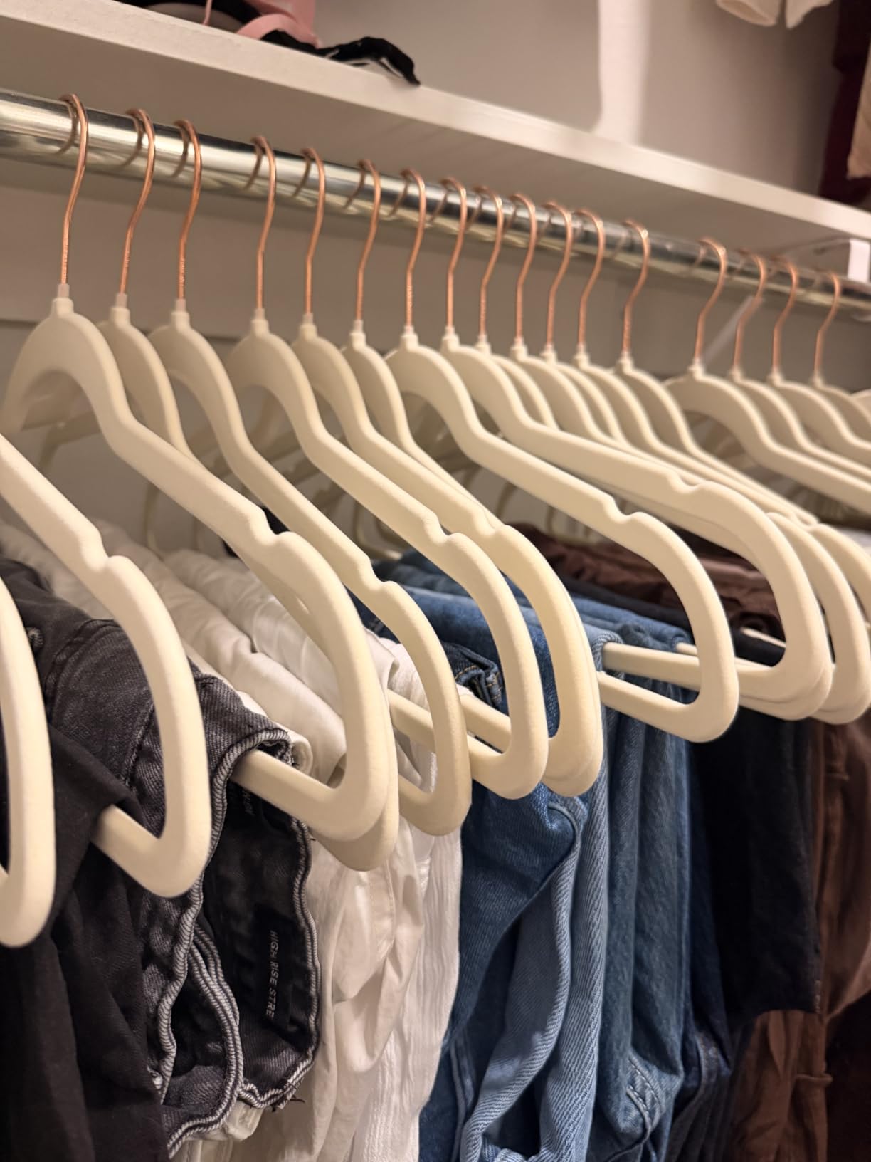 Amazon Basics Slim Velvet Non-Slip Space Saving Suit Clothes Hangers, Closet Organizer, Ivory/Beige, 30-Pack customer photo 1
