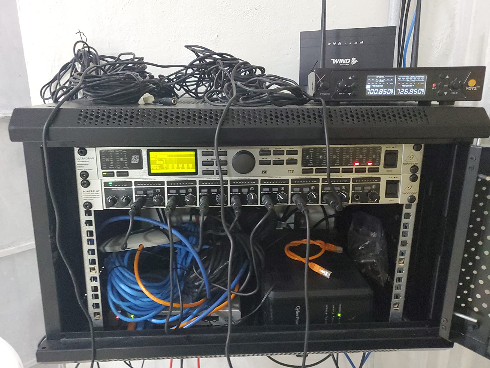 Behringer HA8000 V2 8-Channel High-Power Headphone Mixing and Distribution Amplifier | For Professional Stage and Studio Applications customer photo 2