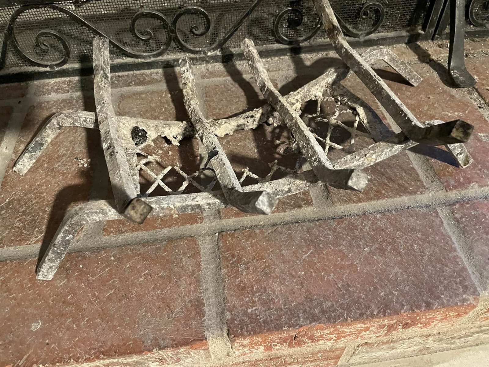 Rocky Mountain Goods 18-inch Fireplace Grate with Ember Retainer - 1/2” Heavy Duty Cast Iron - Heat Treated for Hottest Fires - Retainer for Cleaner More Efficient Fire - Heavy Duty Welds customer photo 1