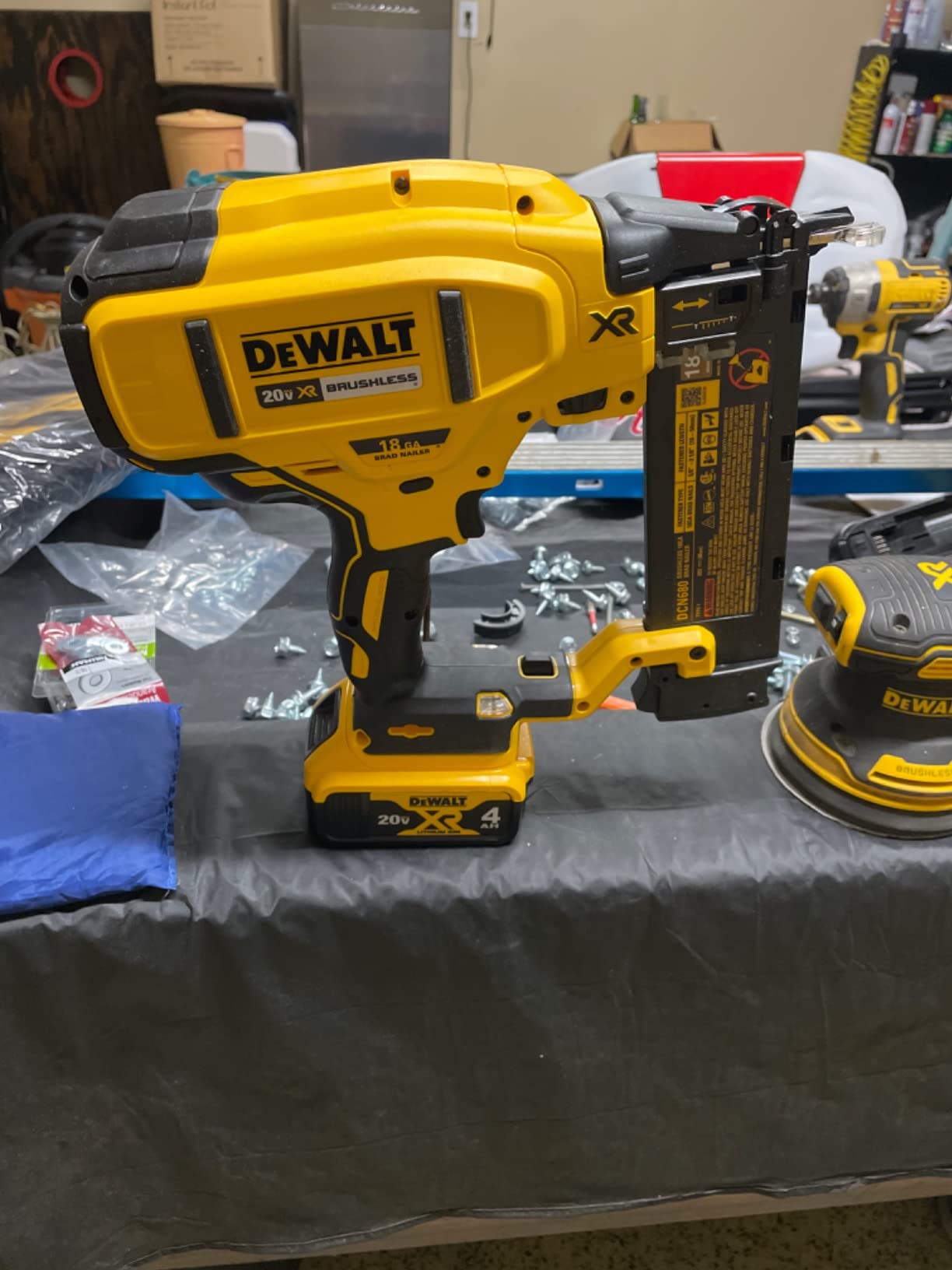 DEWALT 20V MAX* Cordless Brad Nailer Kit, 18GA (DCN680D1) customer photo 1