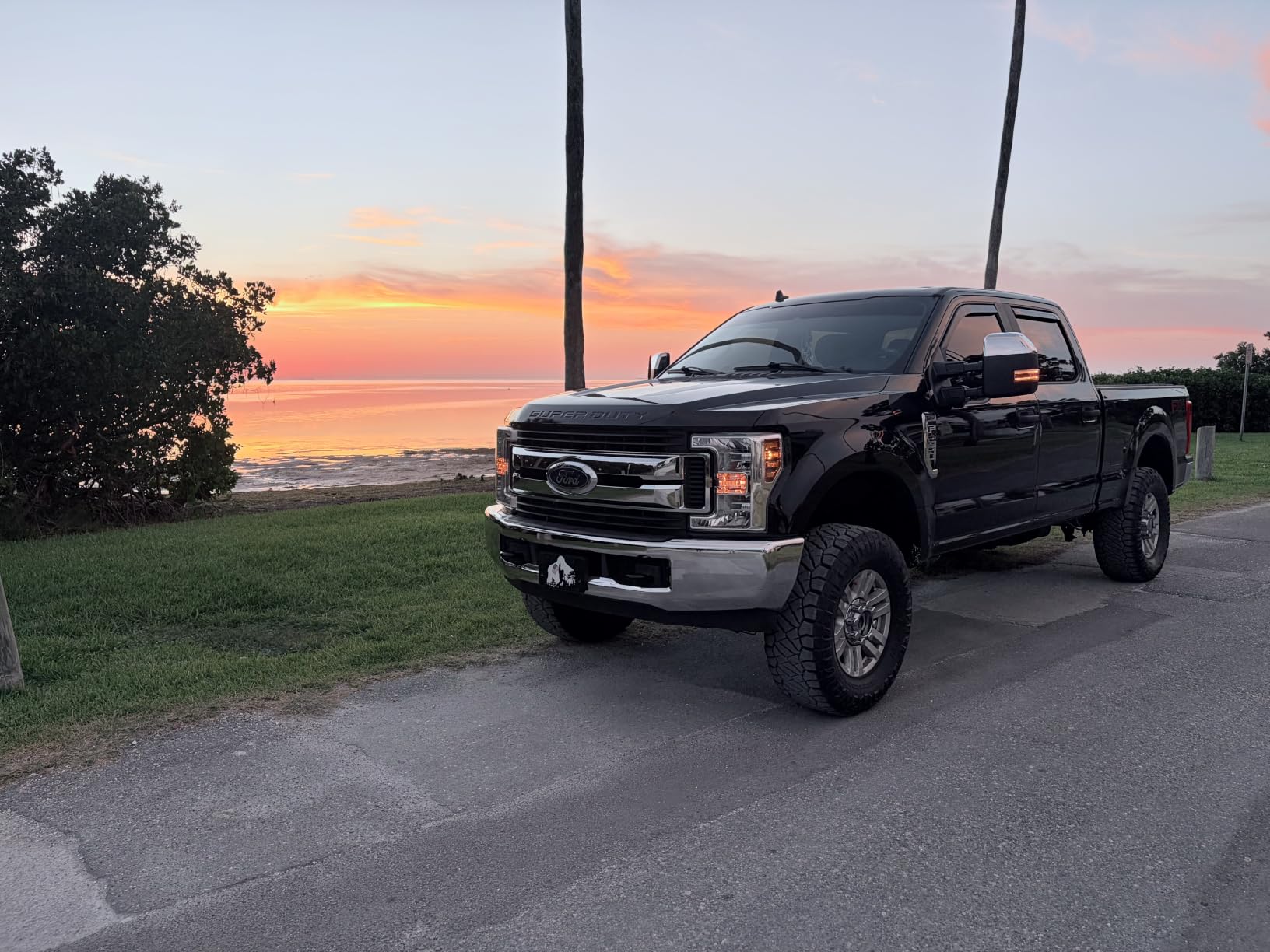 Readylift 66-2726 2.5” Leveling Kit with Track Bar Relocation Bracket for 2011-2020 Ford Super Duty F250 and F350 4WD trucks customer photo 1