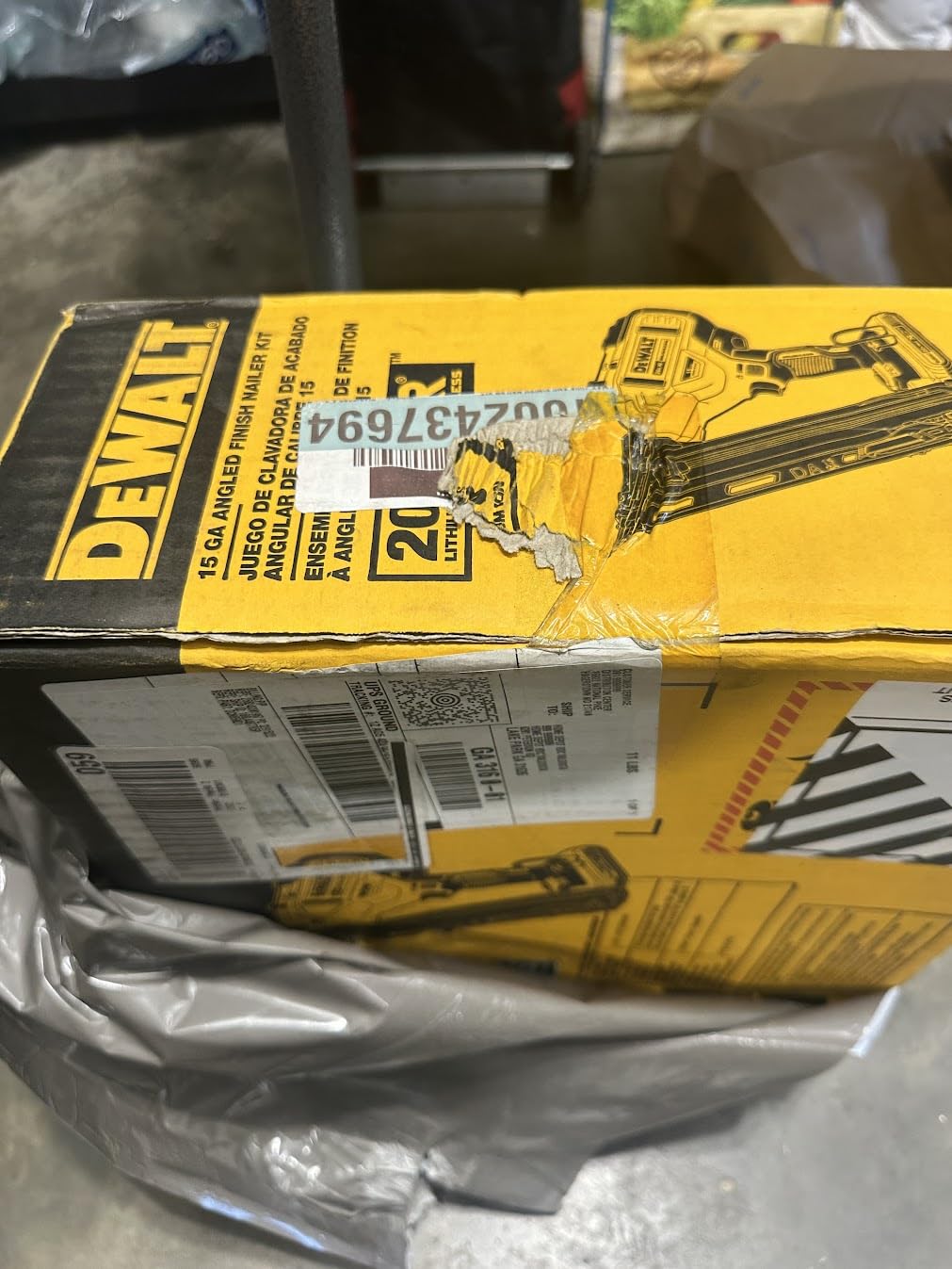 DEWALT 20V MAX Finish Nailer Kit, Angled, 15GA, Battery, Charger & Bag (DCN650D1) customer photo 2