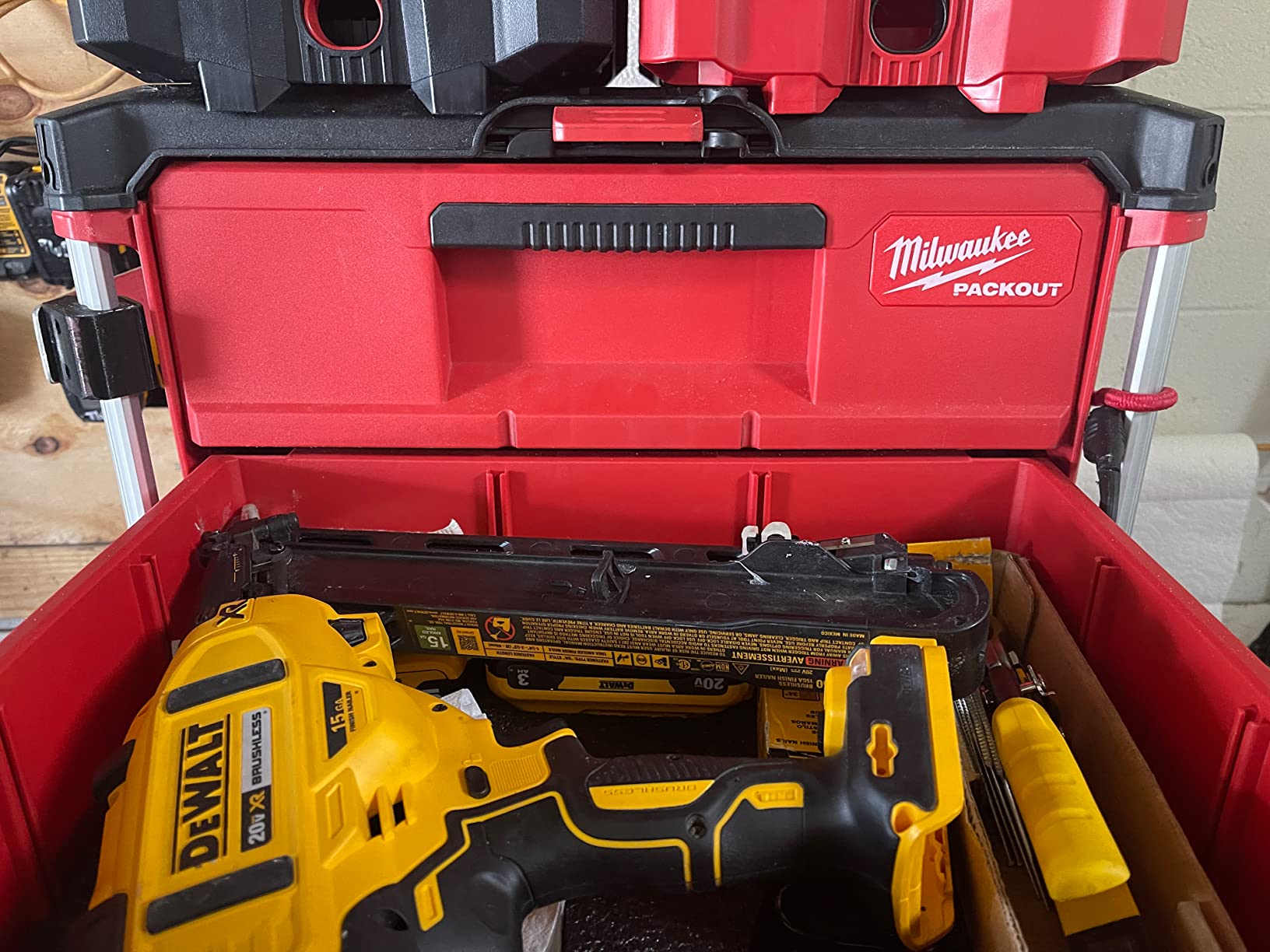 20V MAX XR Lithium-Ion Cordless 15-Gauge Angled Finish Nailer (Tool Only) customer photo 2
