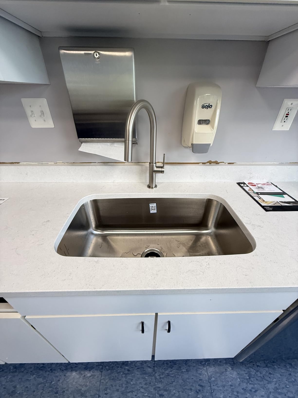 Ruvati 21-inch Undermount 16 Gauge Stainless Steel Bar Prep Kitchen Sink Single Bowl - RVM4131 customer photo 1