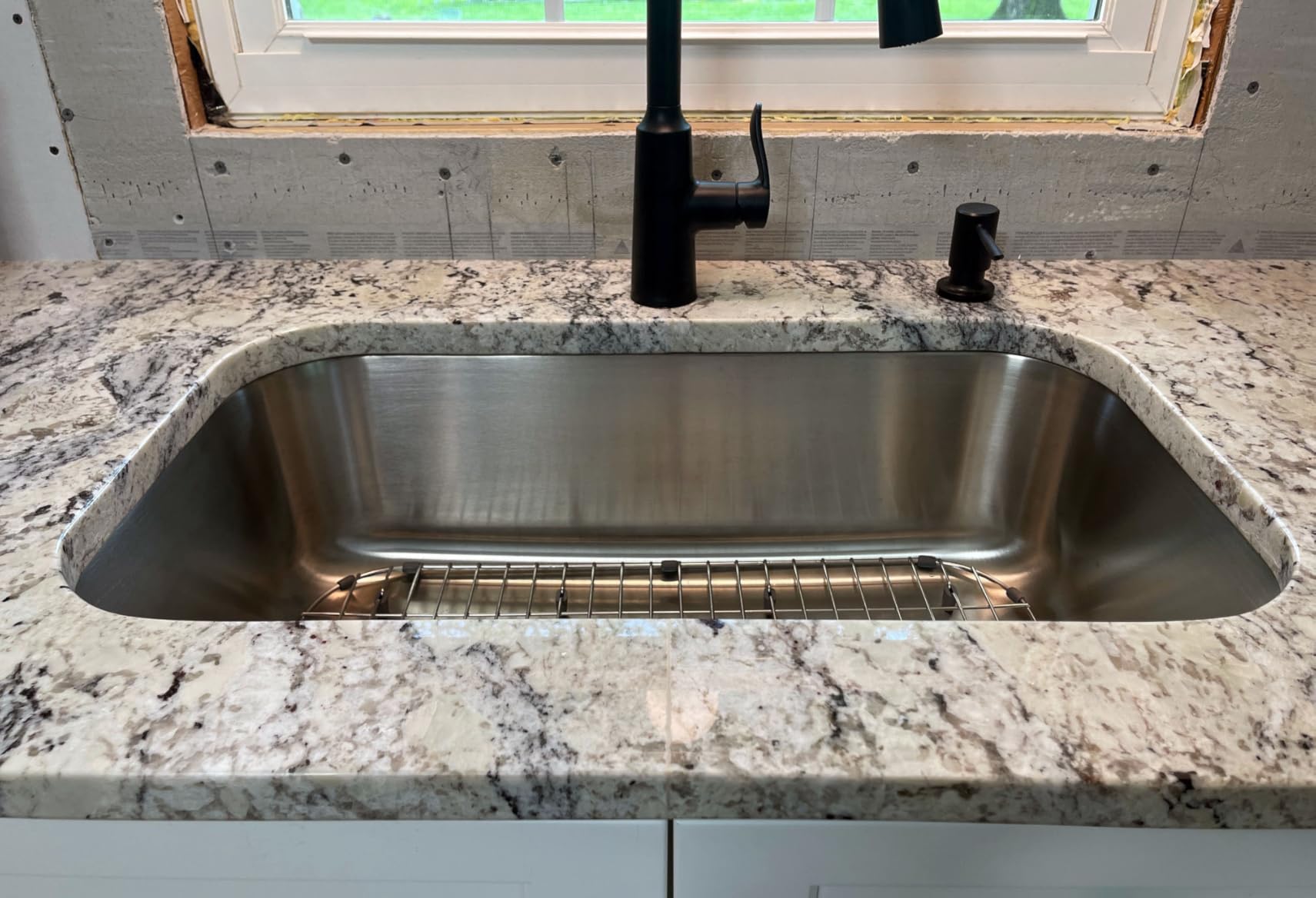Ruvati 21-inch Undermount 16 Gauge Stainless Steel Bar Prep Kitchen Sink Single Bowl - RVM4131 customer photo 2