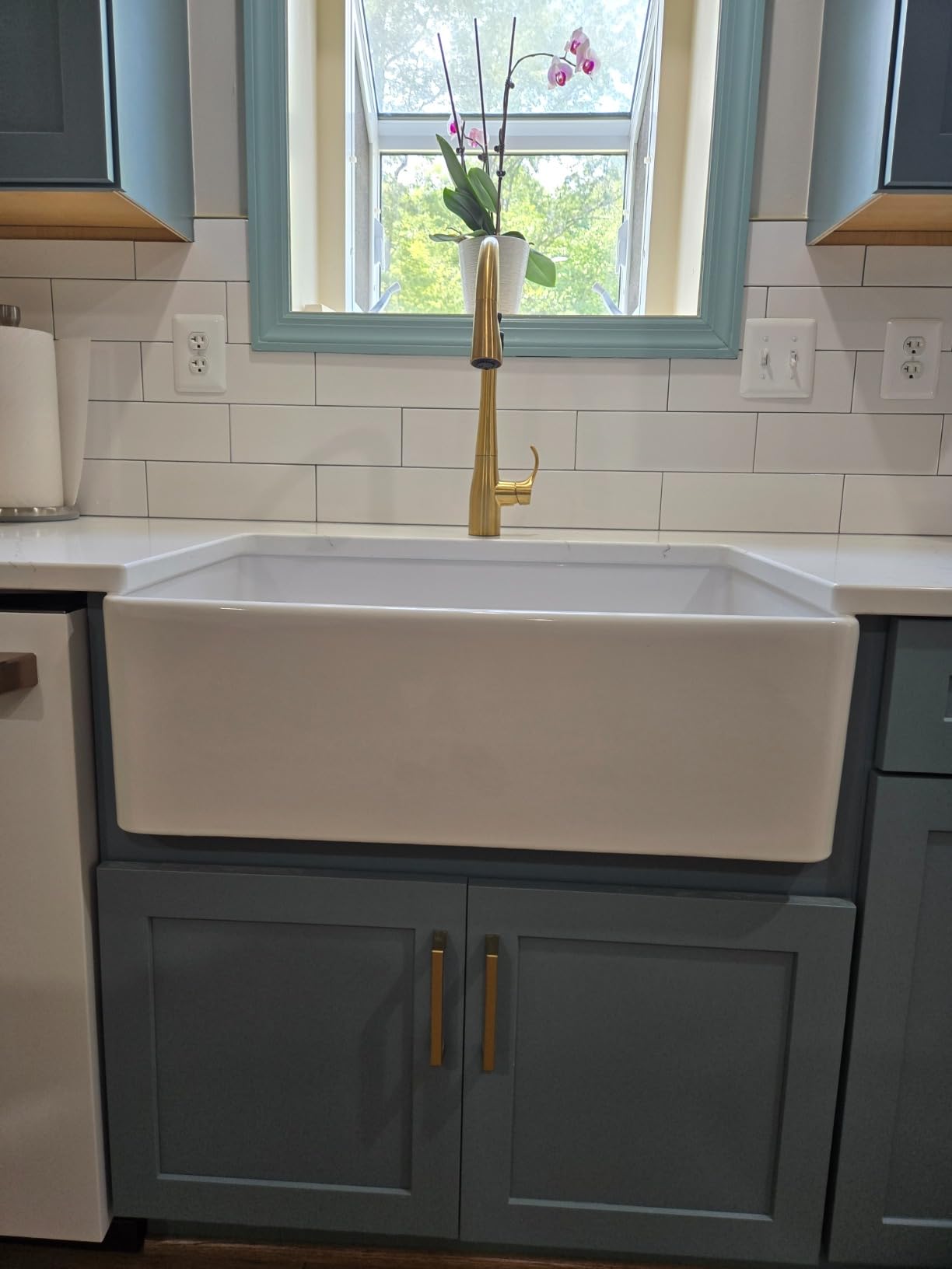 BOCCHI Classico Farmhouse Apron Front Fireclay 30 in. Single Bowl Kitchen Sink with Protective Bottom Grid and Strainer in White customer photo 1