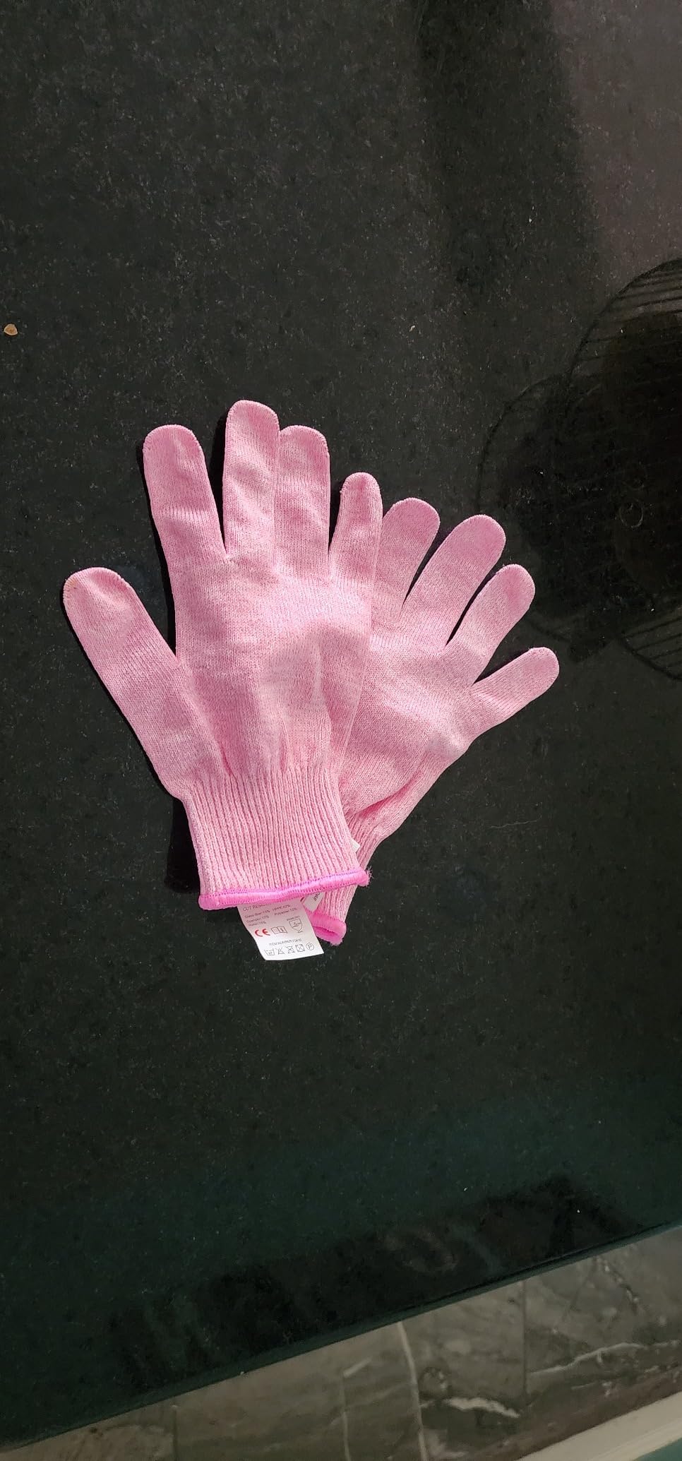 Evridwear Cut Resistant Gloves Food Grade Level 5 Kitchen Safety Protection (Medium, Pink) customer photo 2