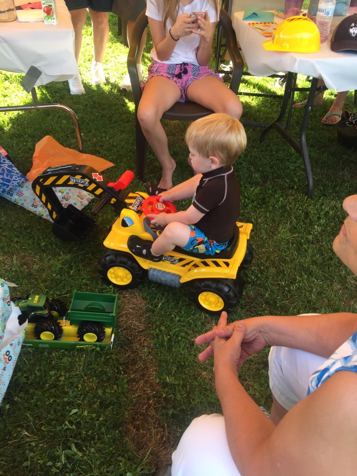 Play22 Toy Tractors for Kids Ride On Excavator - Sounds, Helmet & Rocks customer photo 2