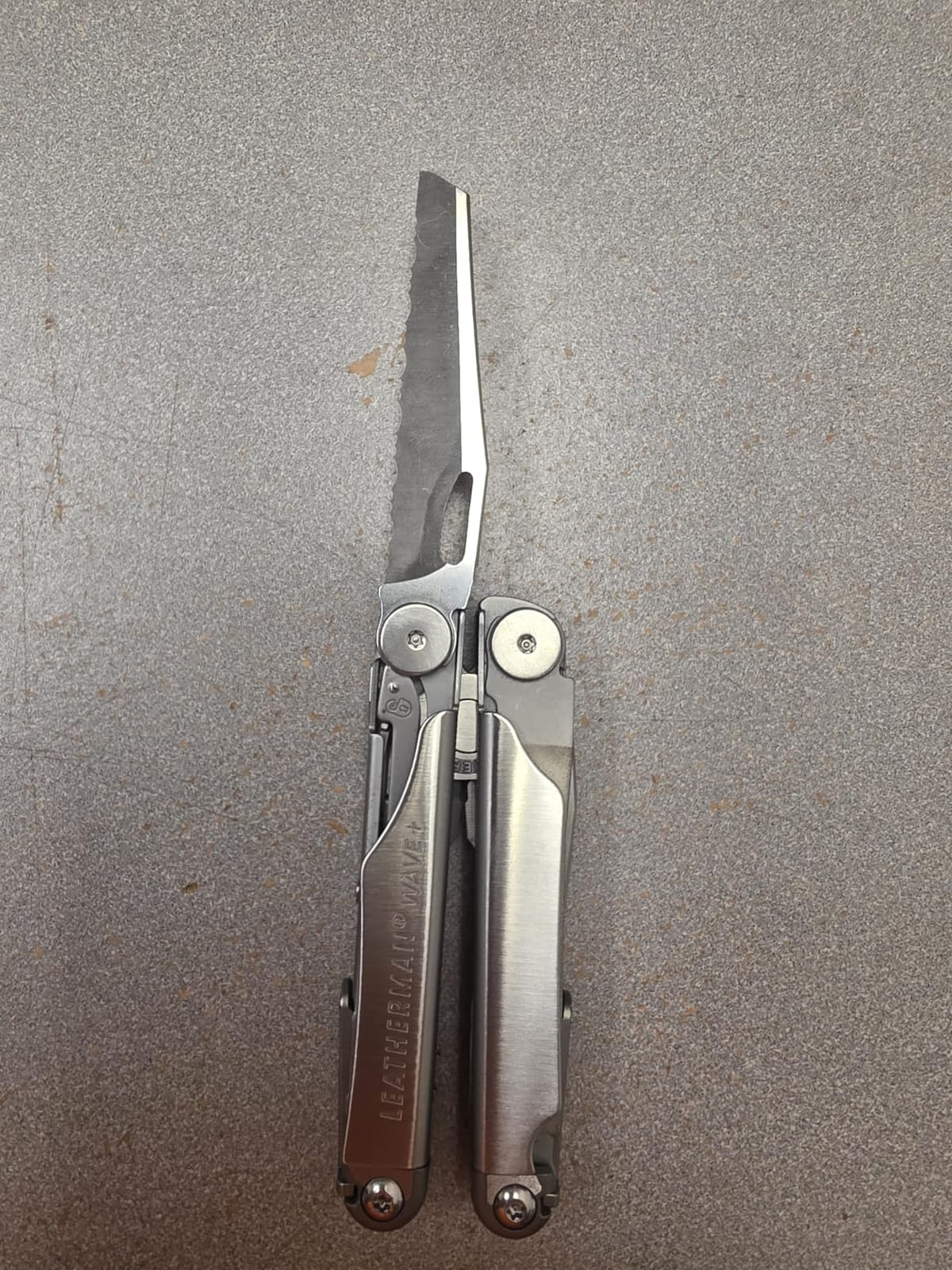 LEATHERMAN Wave Plus 18-in-1 Multi-Tool, DIY and Outdoors, Stainless Steel customer photo 1