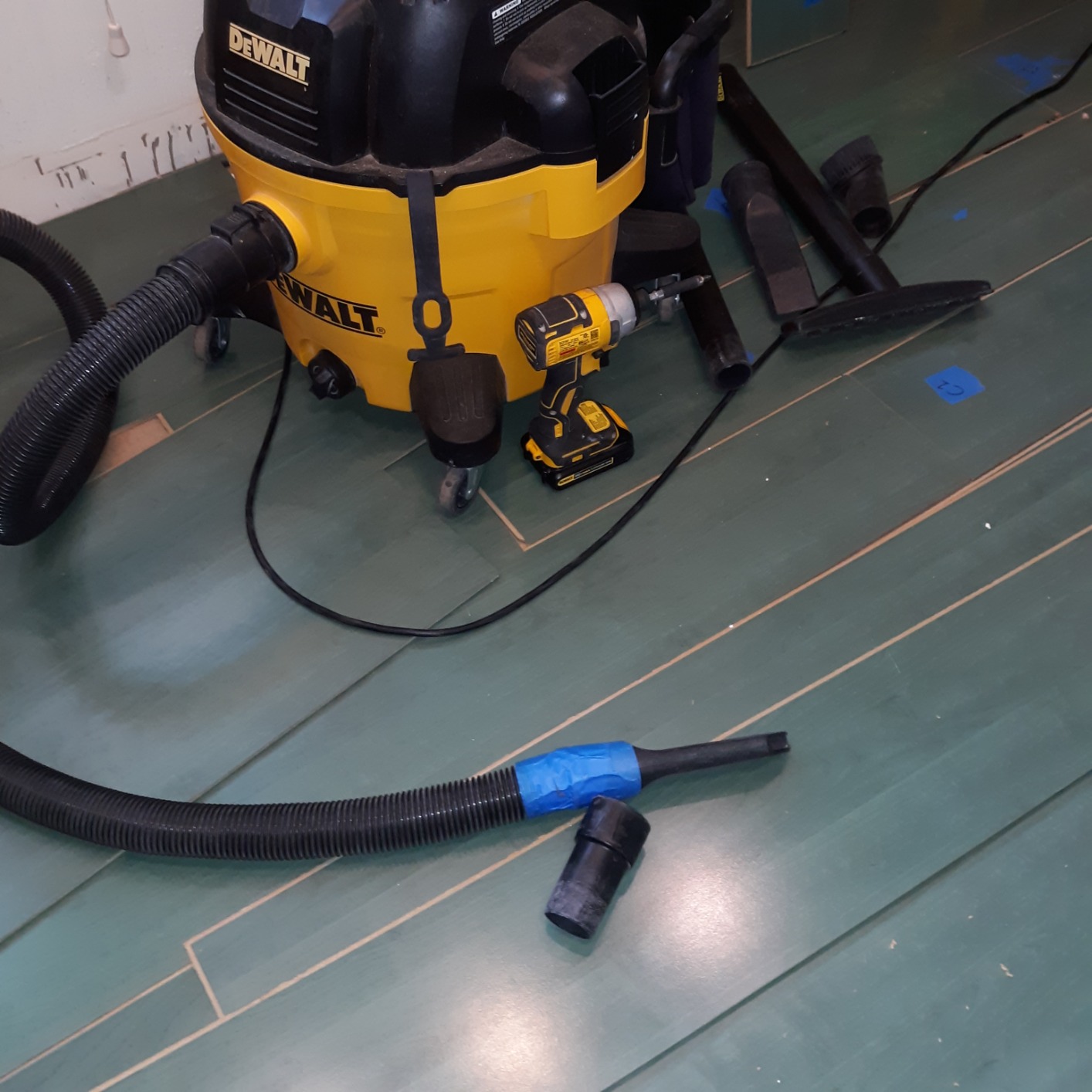 DEWALT Wet and Dry Vacuum 9 Gallon Poly Wet/Dry Vac Yellow Shop Vacuum 5 HP Strong Suction for Jobsite, Workshop 3 in 1 Multi Functions Model: DXV09P customer photo 1