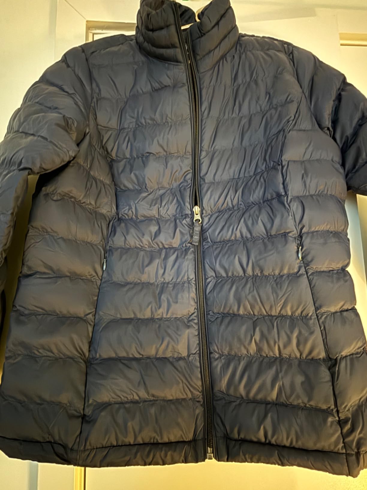 Amazon Essentials Women's Lightweight Long-Sleeve Water-Resistant Packable Puffer Jacket (Available in Plus Size) customer photo 1