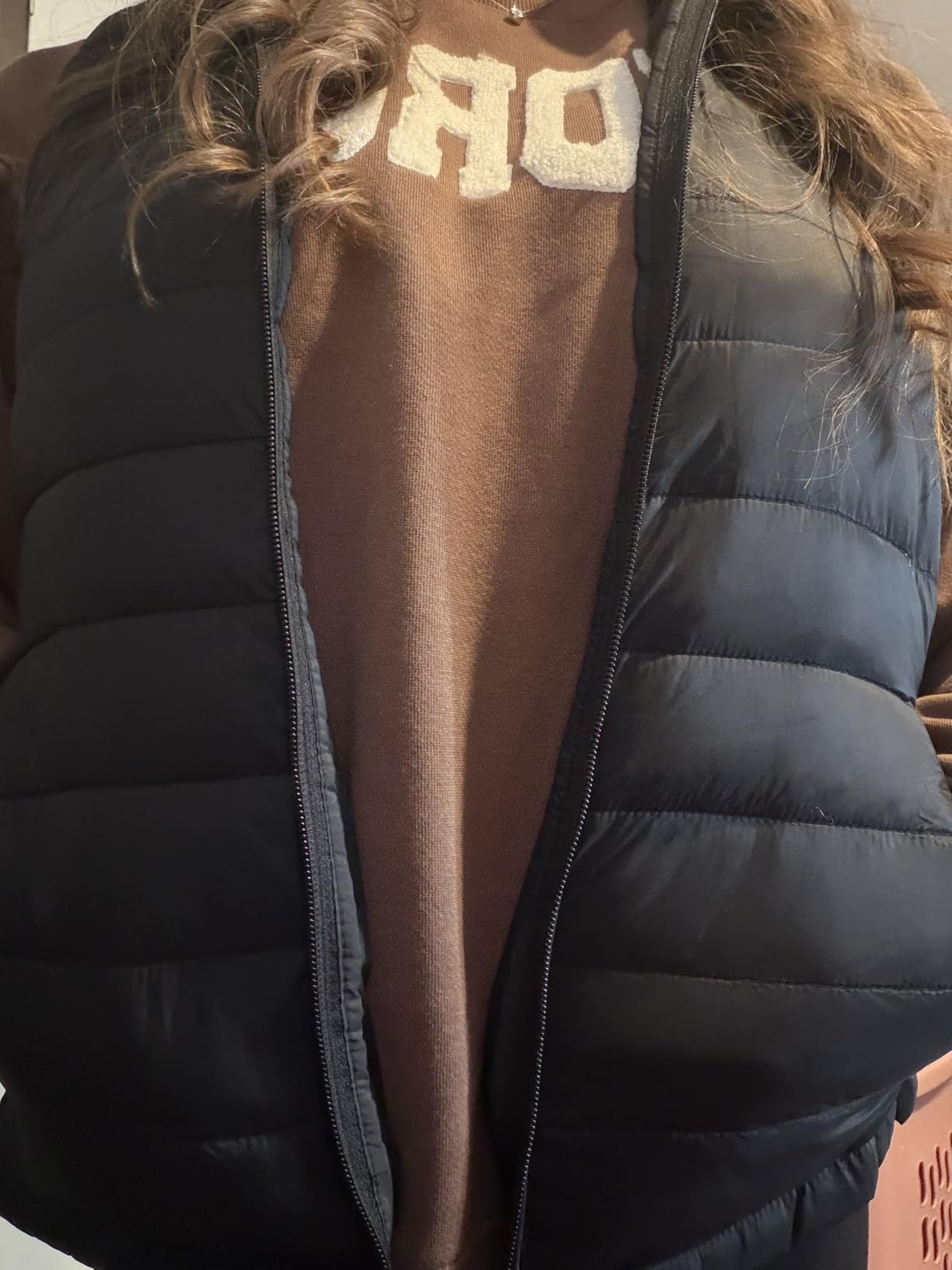 Amazon Essentials Women's Lightweight Water-Resistant Packable Puffer Vest customer photo 2