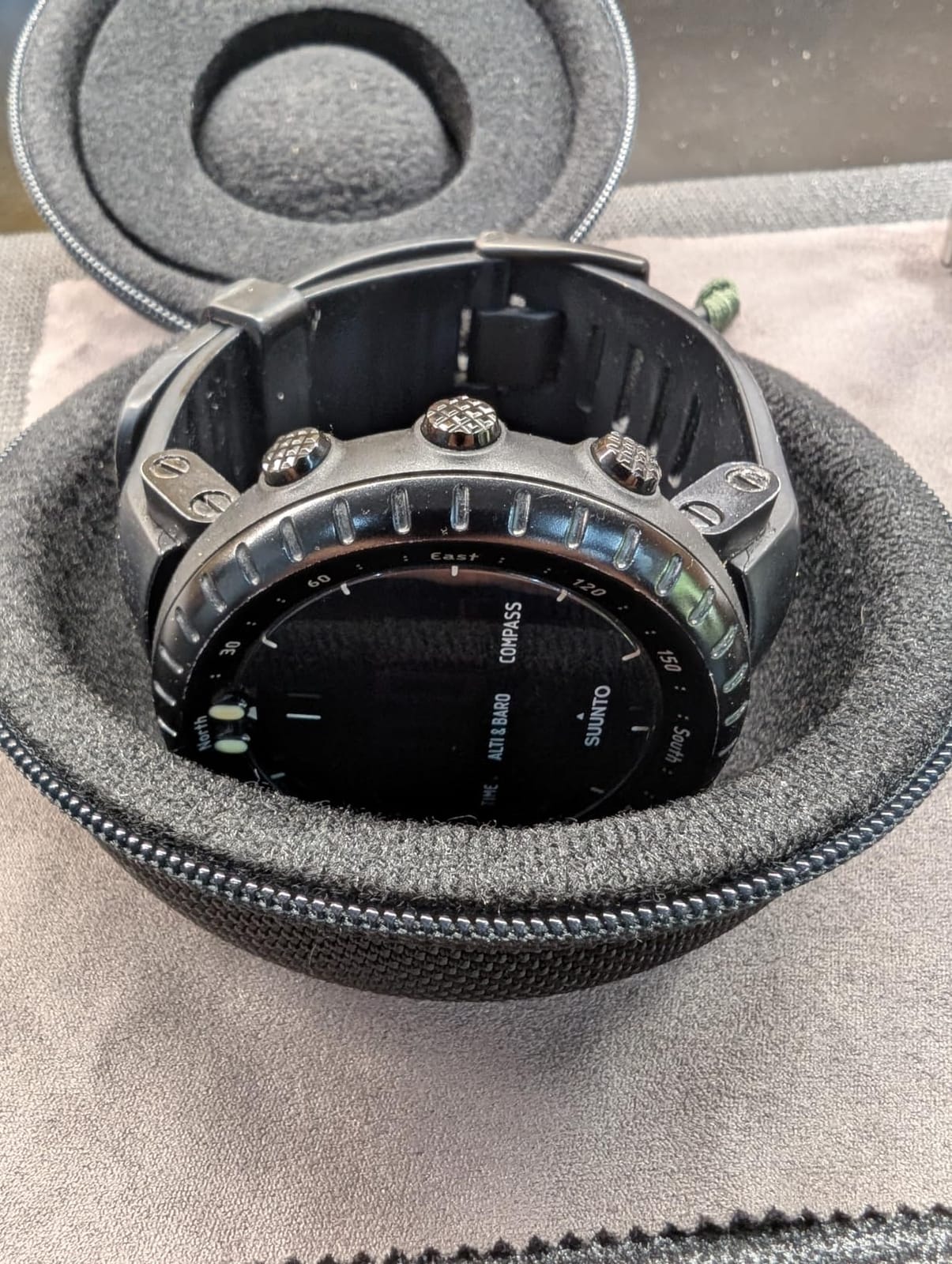 Cheopz Travel Watch Case Single Storage Box for Wristwatches & Smart Watches up to 50mm, Black customer photo 1