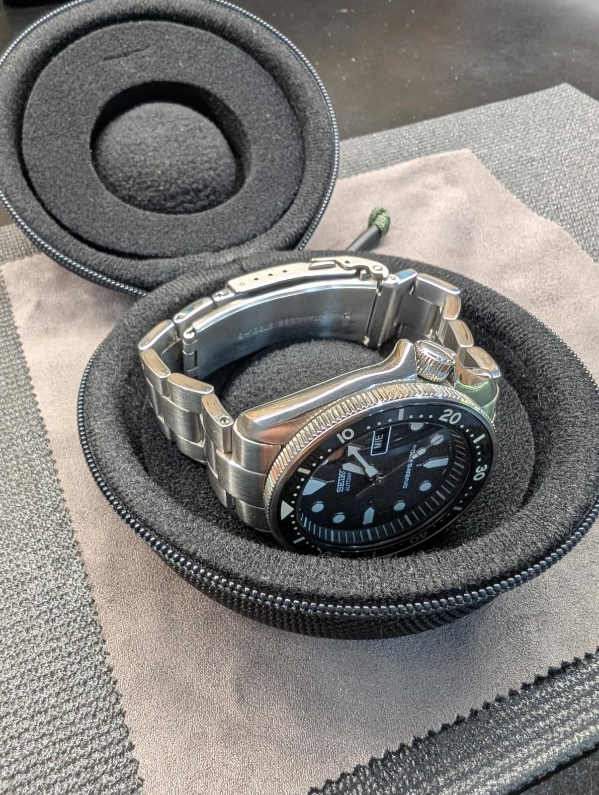 Cheopz Travel Watch Case Single Storage Box for Wristwatches & Smart Watches up to 50mm, Black customer photo 2