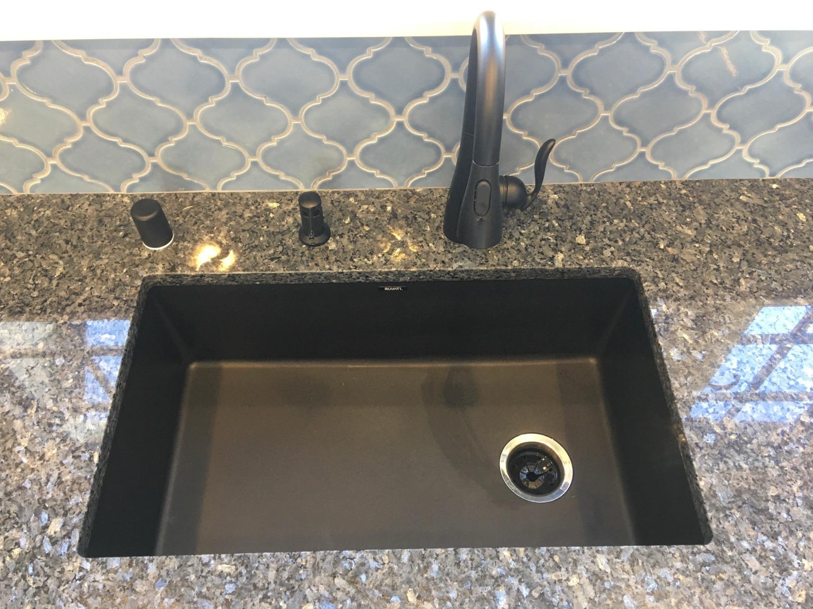 Ruvati 32x19-in Midnight Black epiGranite Undermount Sink - RVG2033BK customer photo 1