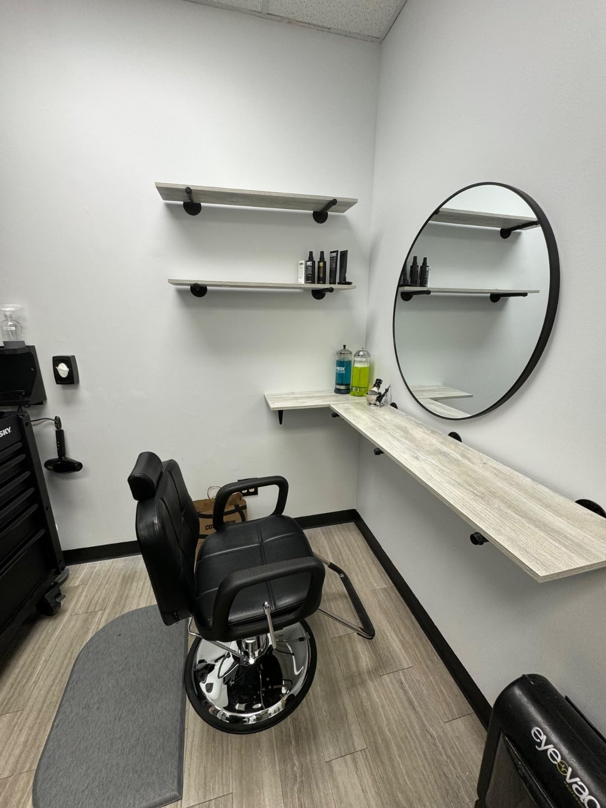 Hydraulic Reclining Barber Chair For Hair Stylist, Tattoo & Salon customer photo 1