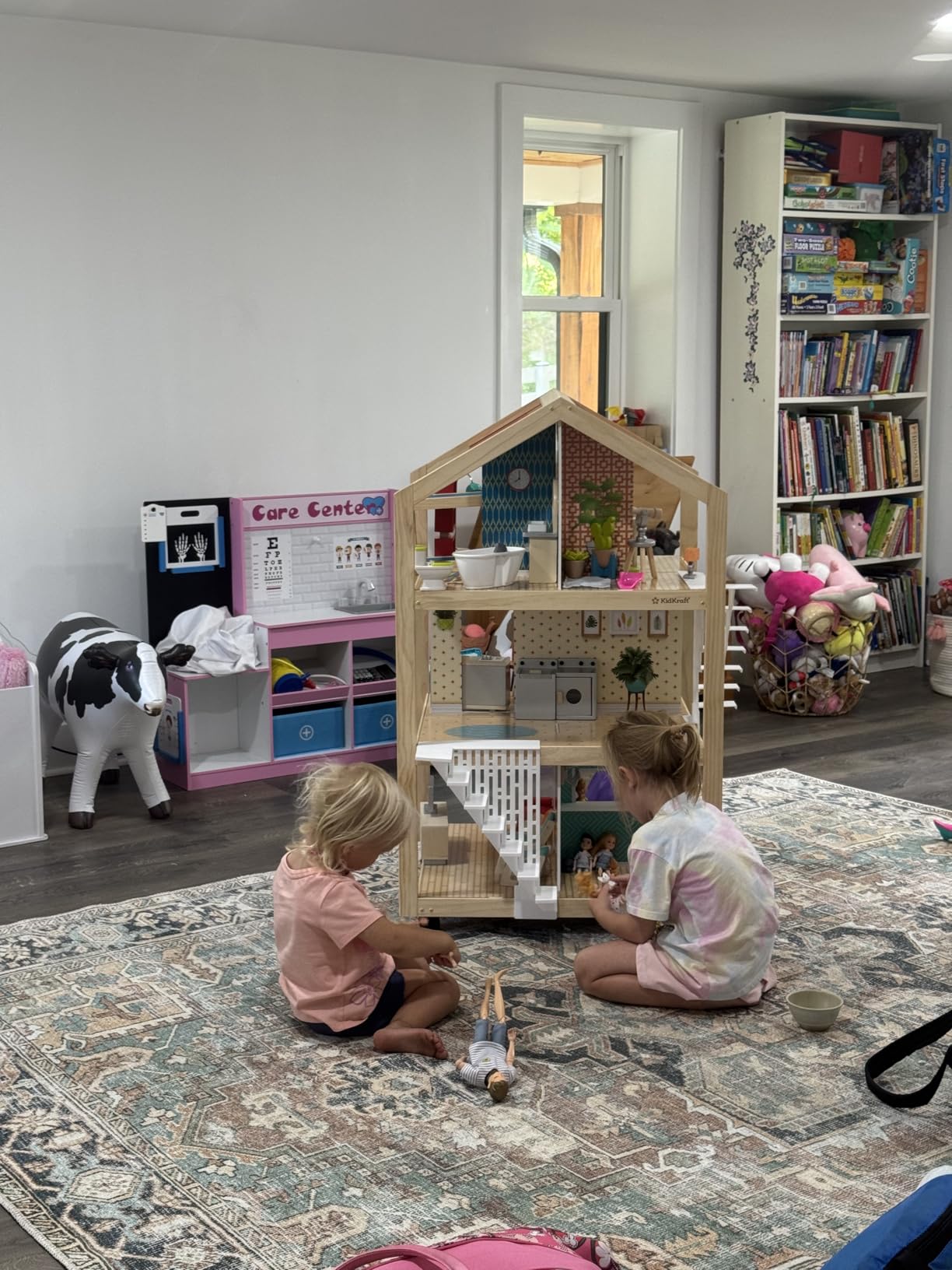 KidKraft So Stylish Mansion Wooden Mid-Century 360-Play Dollhouse with Wheeled Base and 42 Accessories, Gift for Ages 3+ customer photo 2