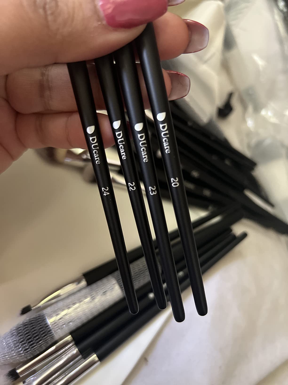 DUcare Professional Makeup Brushes Set 27Pcs Makeup Brush Set Premium Synthetic Kabuki Foundation Blending Face Powder Blush Concealers Eye Shadows Brushes customer photo 2