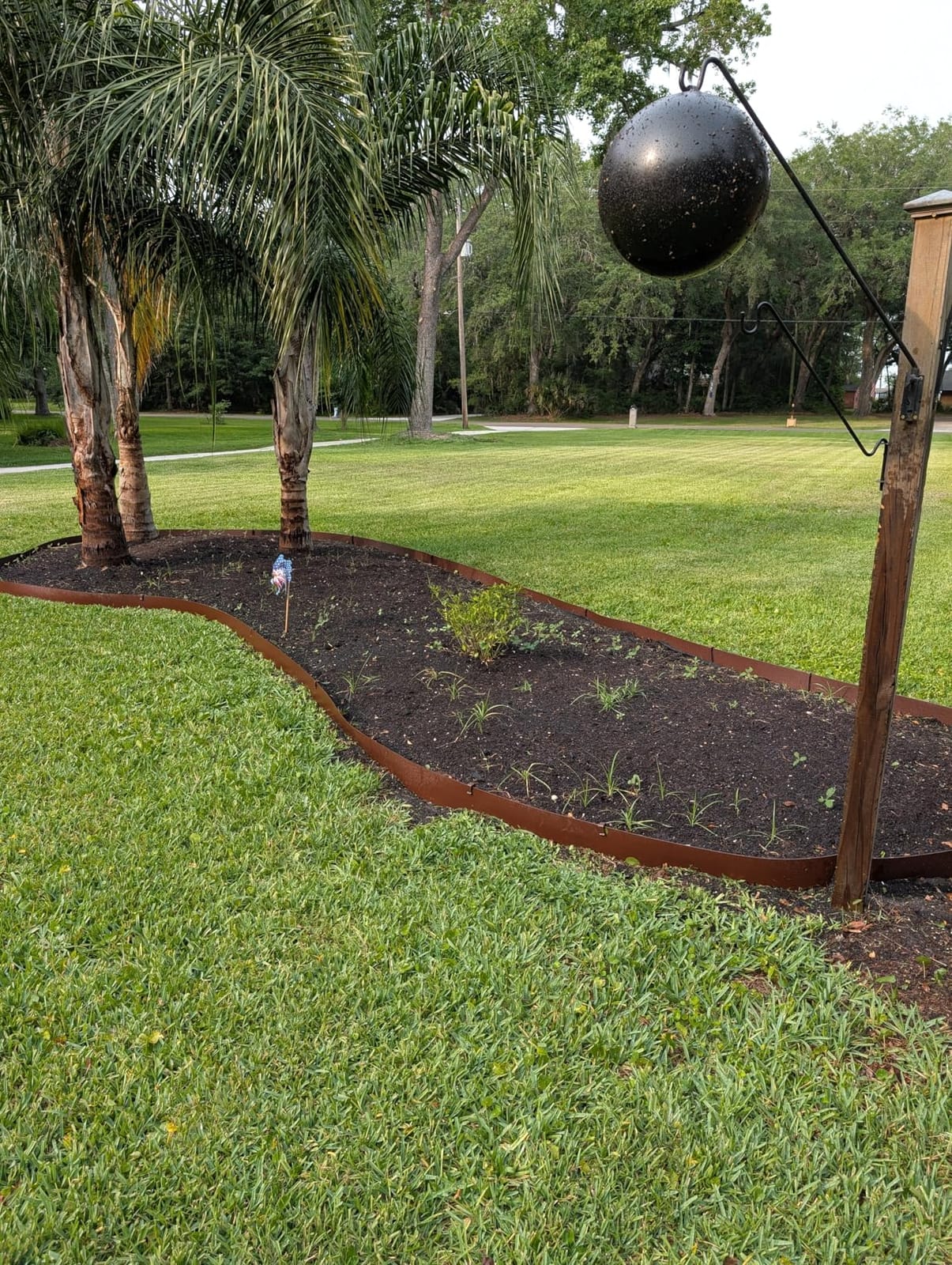 Amazon Basics Flexible Landscape Edging Coil for Garden Border, Flower Beds, Lawn and Pathways, 5 inch x 40ft, Brown, 10 Stakes customer photo 1