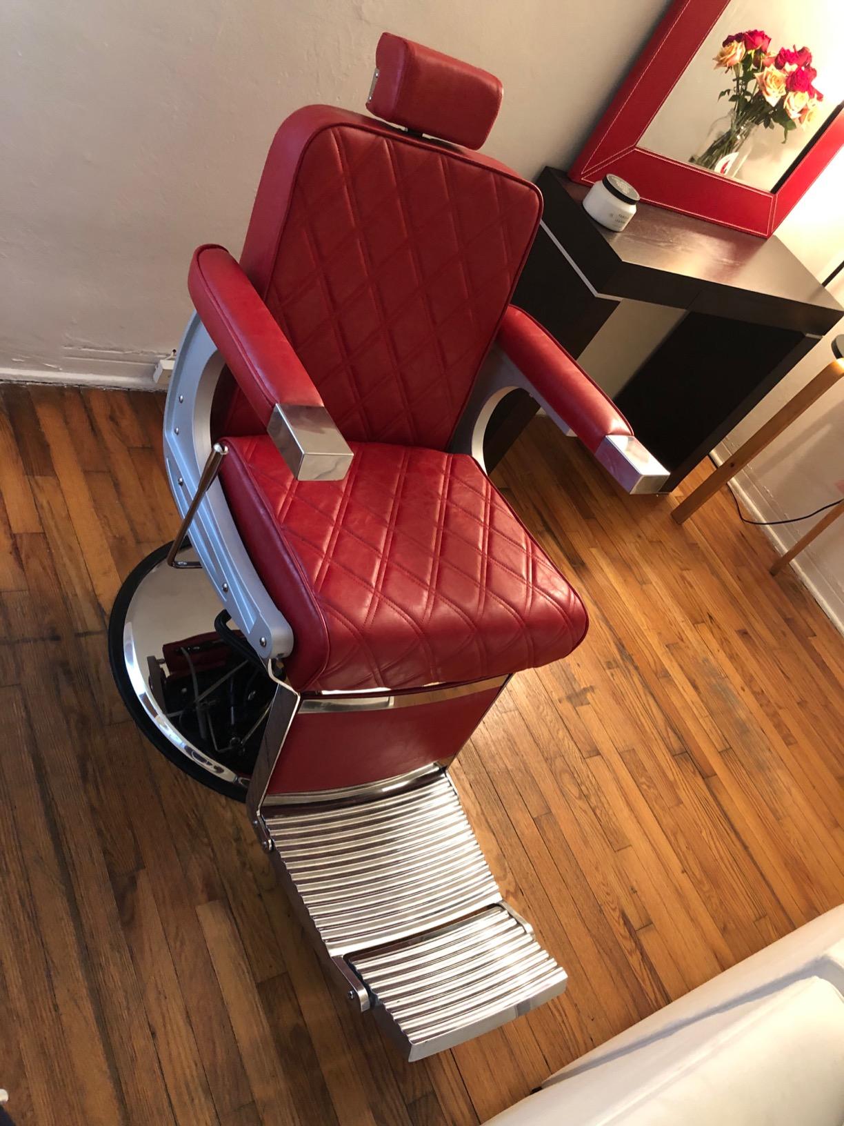 BarberPub Classic Heavy Duty Barber Chair for Hair Stylist, 3825 (Black) customer photo 2