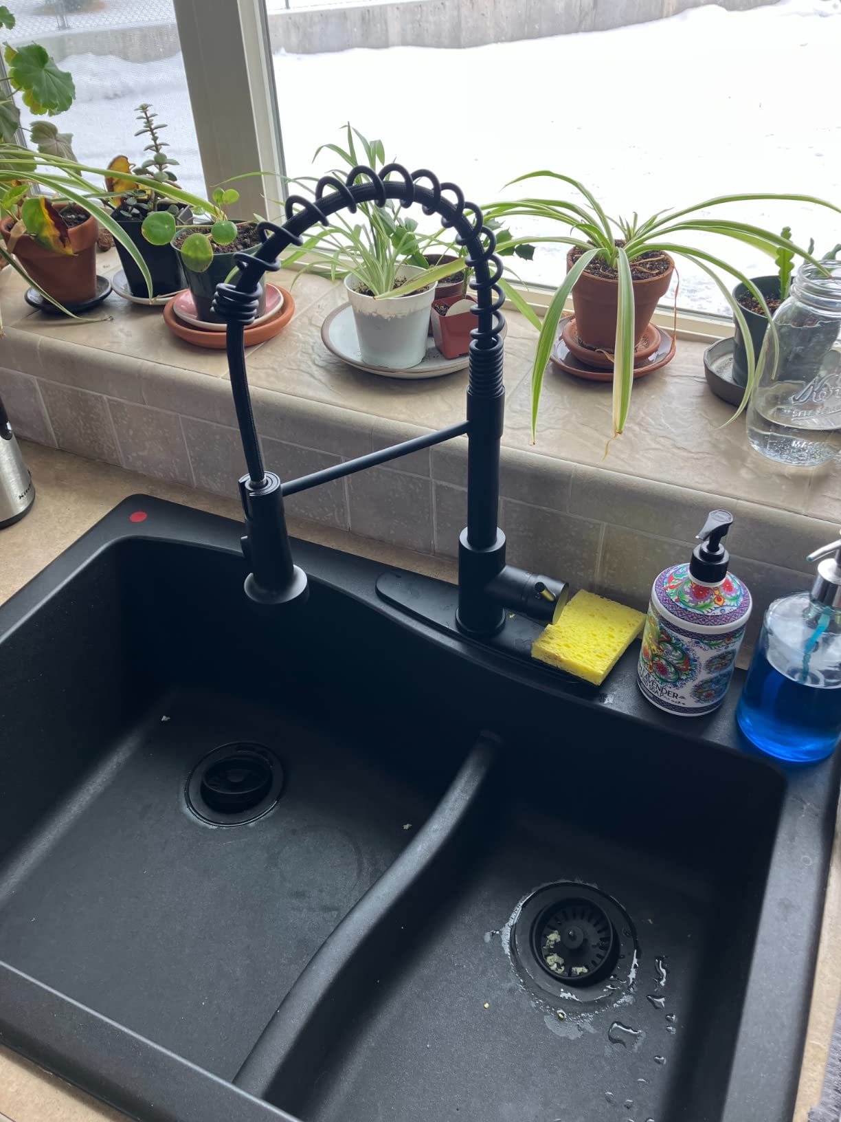 Arofa Kitchen Faucet with Pull-Down Sprayer, Single Handle, Matte Black customer photo 2