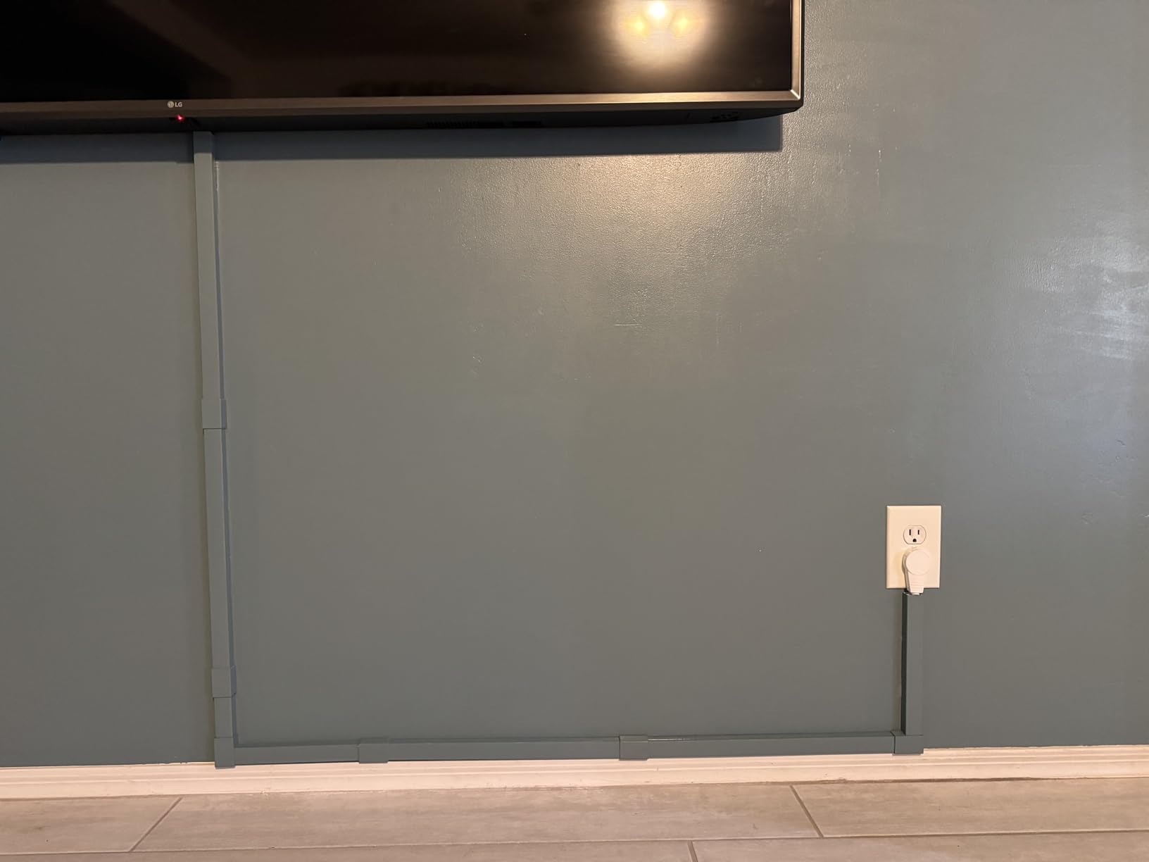 A+ ELECTRIC Cord Cover Full Kit, 26ft/315in Self-Adhesive Cable Raceway, 20 Snap-On Channels, Wire Hider for TV, HDMI & Speaker Cables, Includes Connectors & Corners, Paintable Cable Management, White customer photo 2