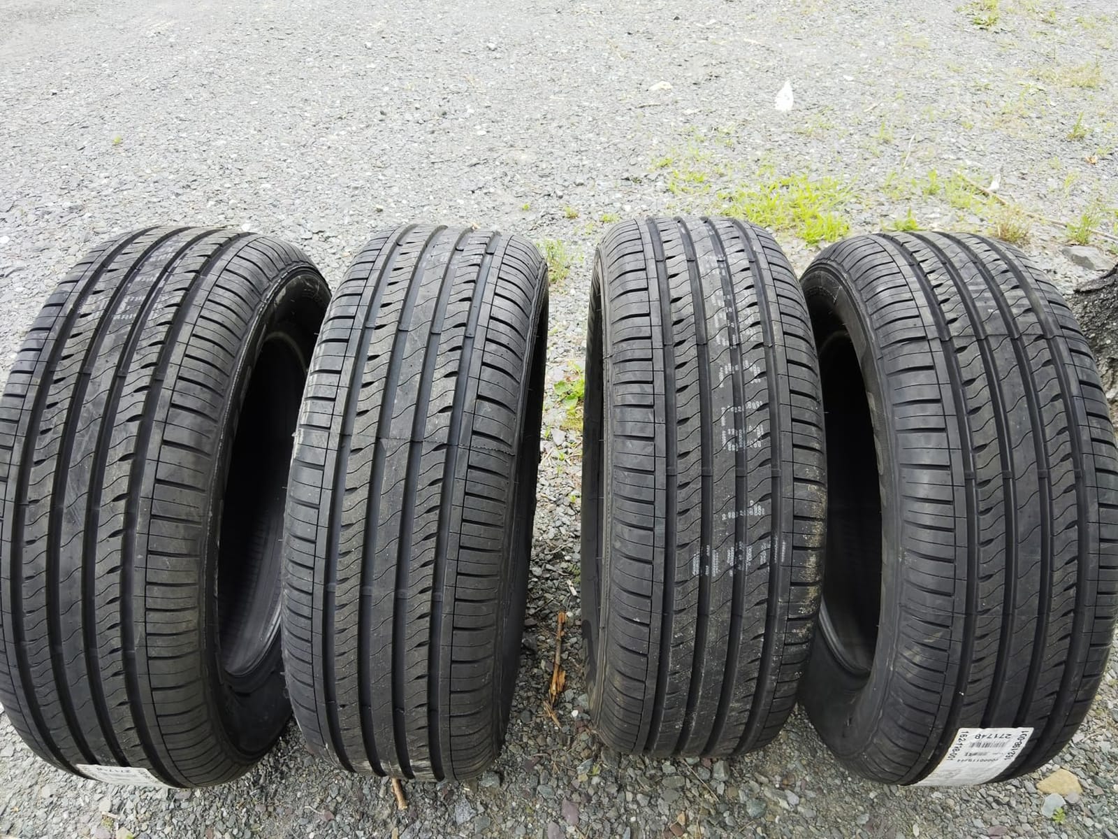 Starfire Solarus AS All-Season 225/65R17 102H Tire customer photo 1