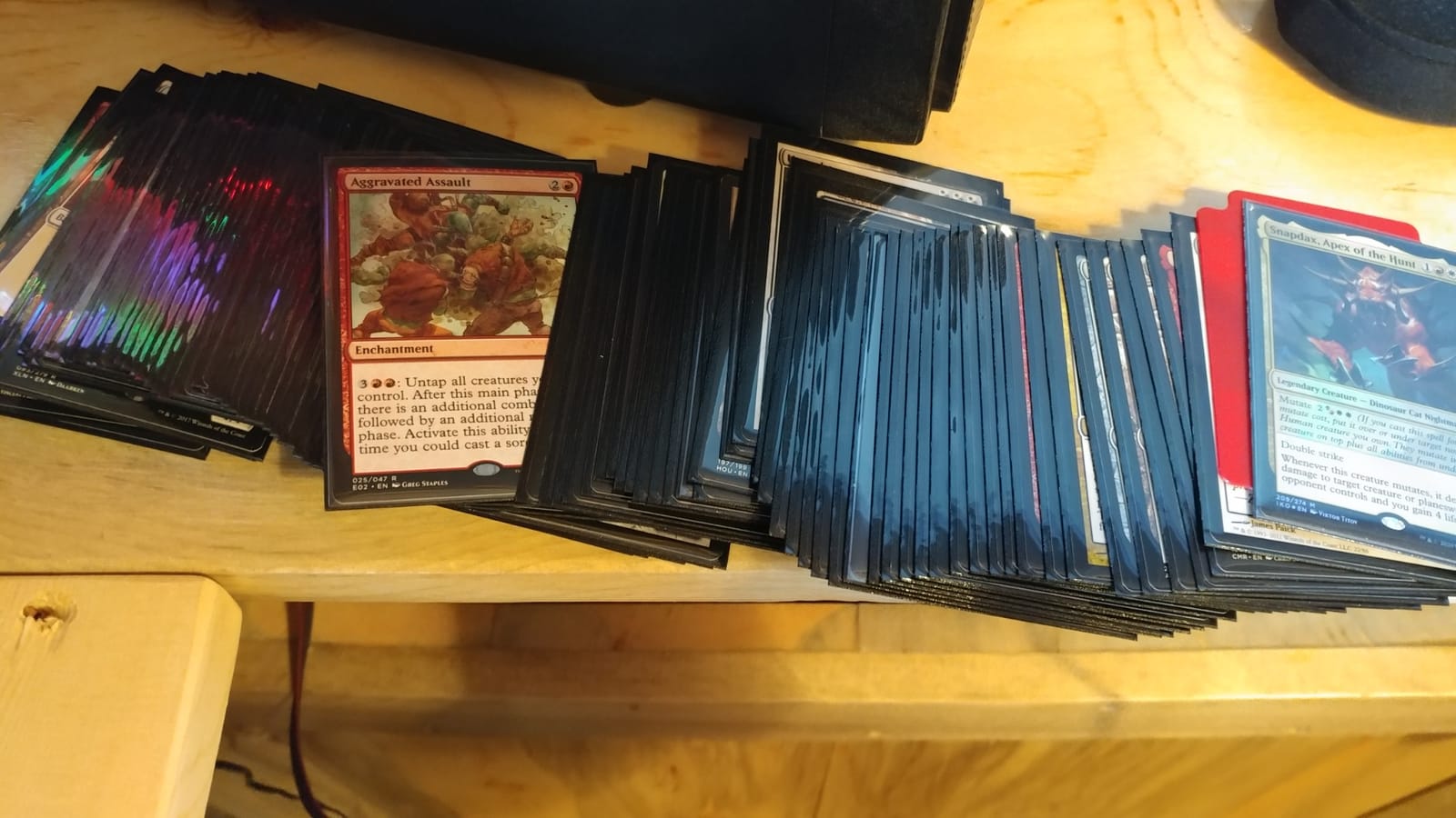 Vault X Large Deck Box with 150 Black Sleeves fits 100+ Cards (White) customer photo 1