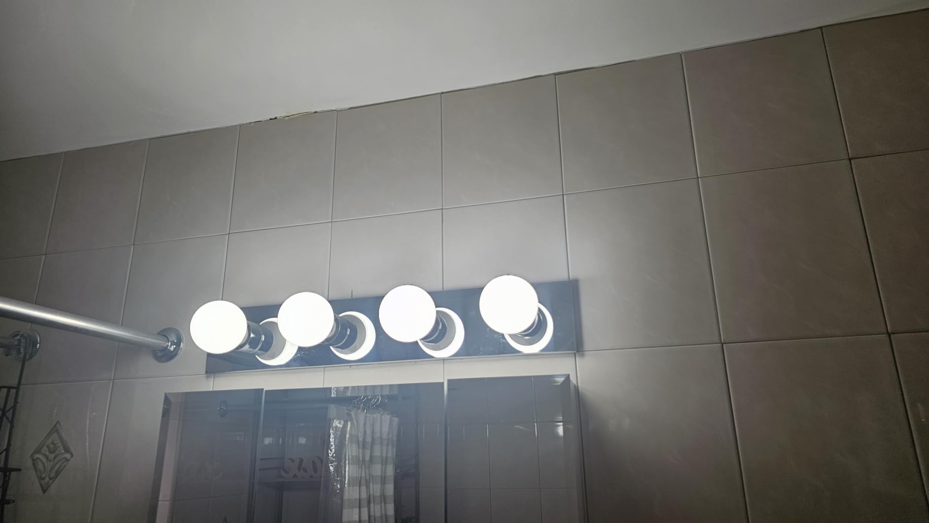 G25 LED Globe Light Bulbs, Vanity Bulbs for Bathroom 60W Equivalent customer photo 2