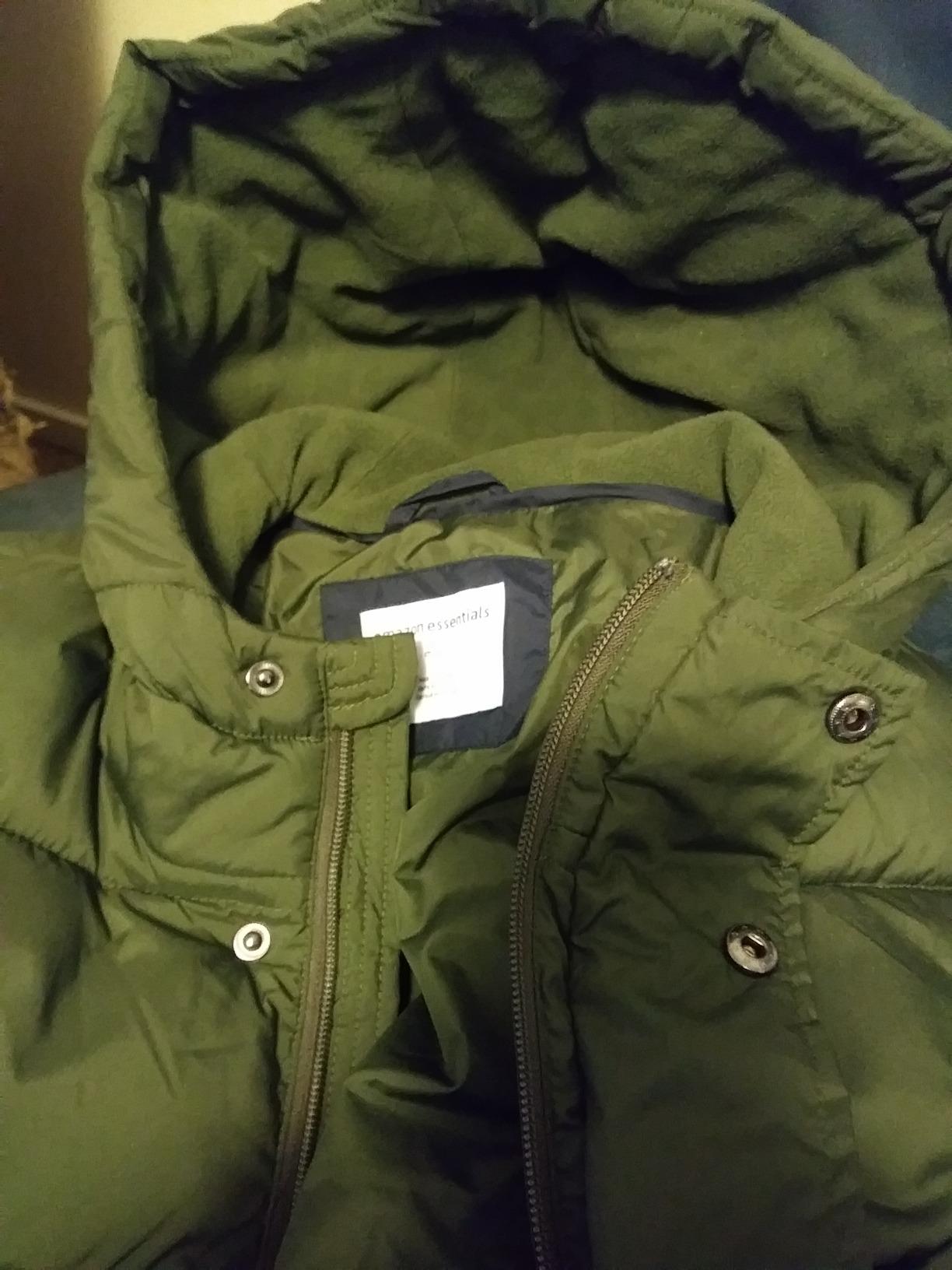 Amazon Essentials Men's Heavyweight Hooded Puffer Coat customer photo 2
