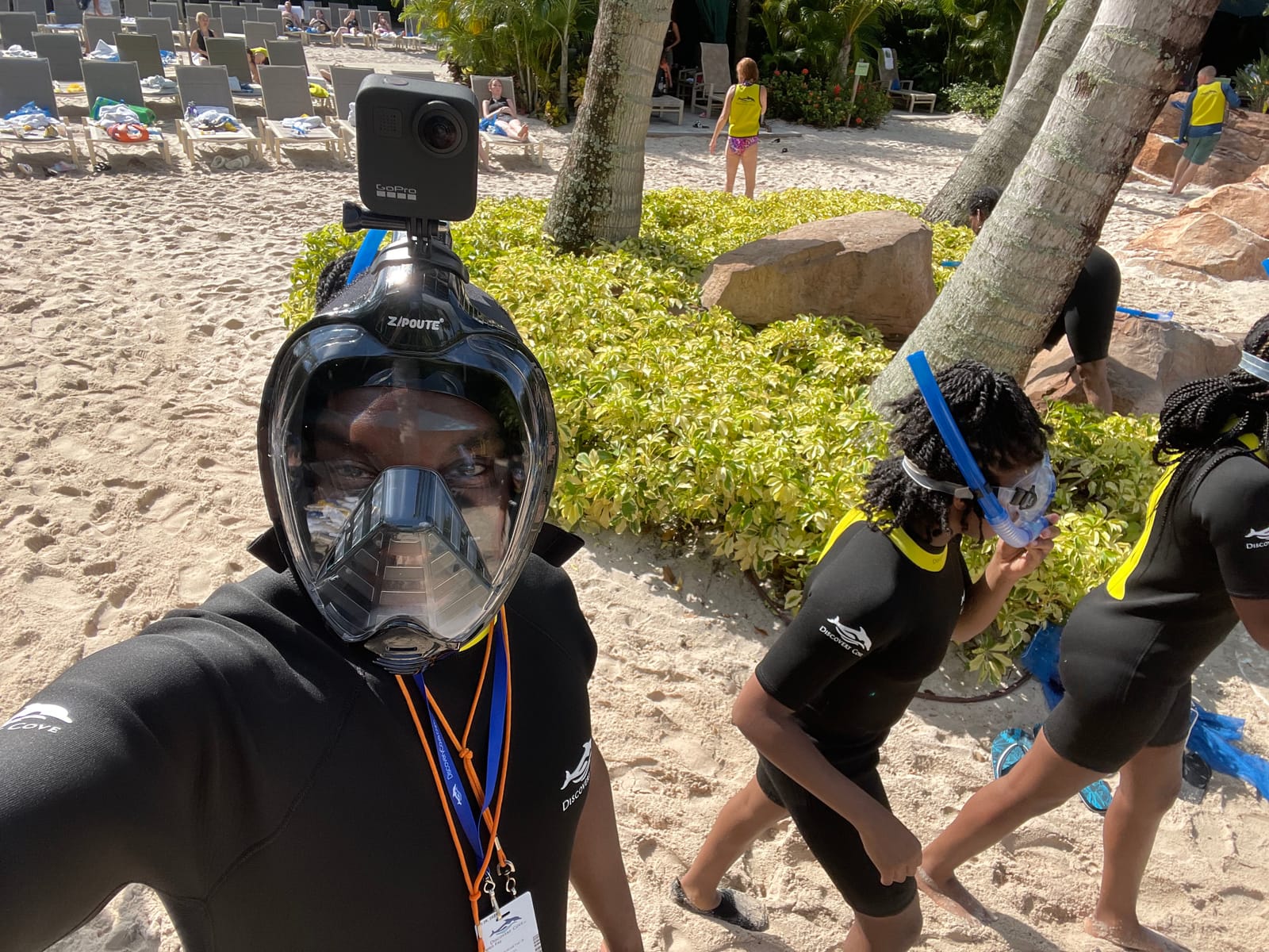 ZIPOUTE Snorkel Mask Full Face, Full Face Snorkel Mask Adult and Kids with Detachable Camera Mount, Snorkeling Mask 180 Panoramic View Anti-Fog Anti-Leak Dry Top Set with Adjustable Straps customer photo 1
