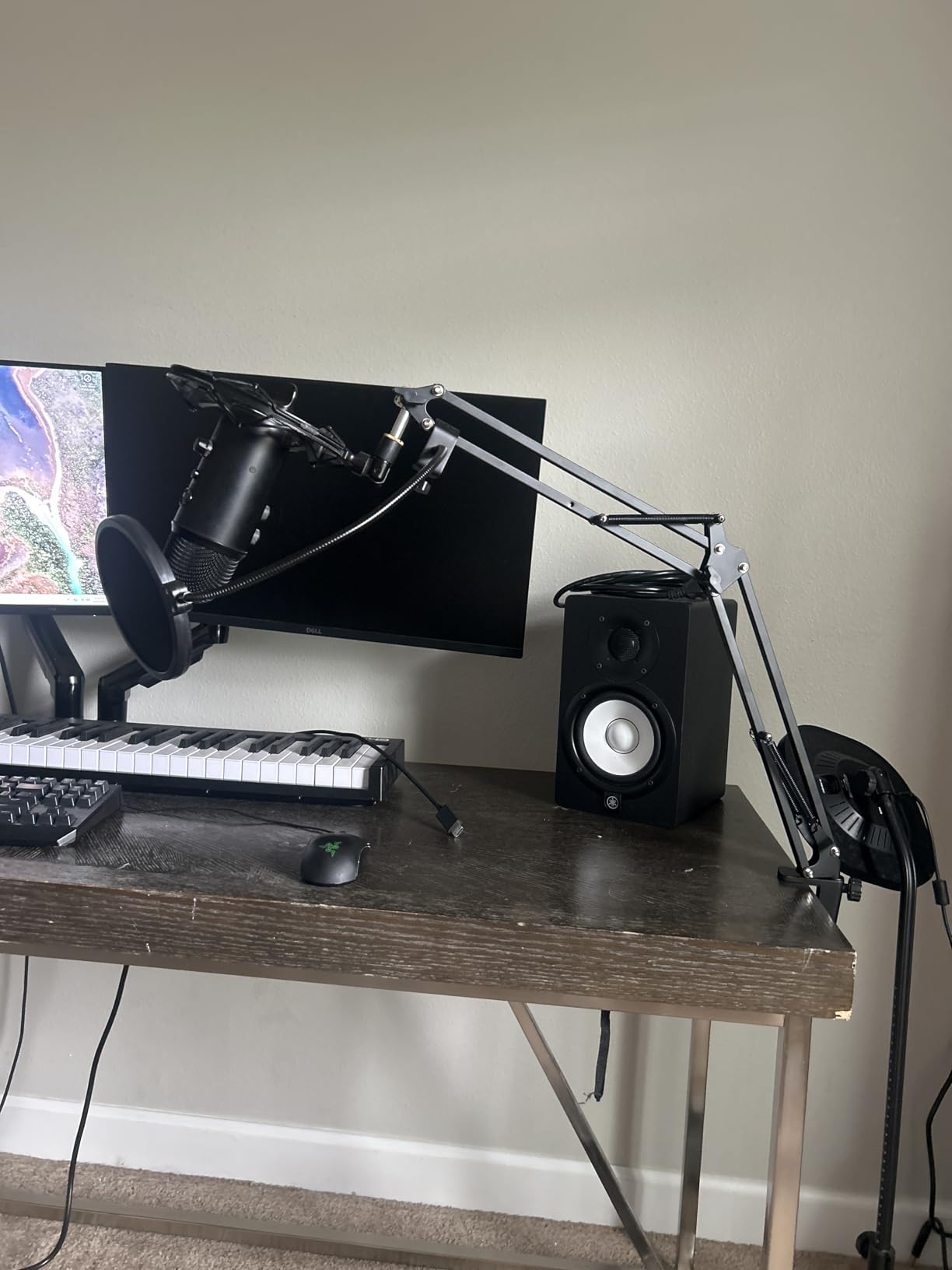 Microphone Stand for Blue Yeti, Quadcast Boom Arm Scissor Mic Stand with Windscreen and Double layered screen Pop Filter Heavy Duty Mic Boom Scissor Arm Stands, Broadcasting and Recording.Game customer photo 2