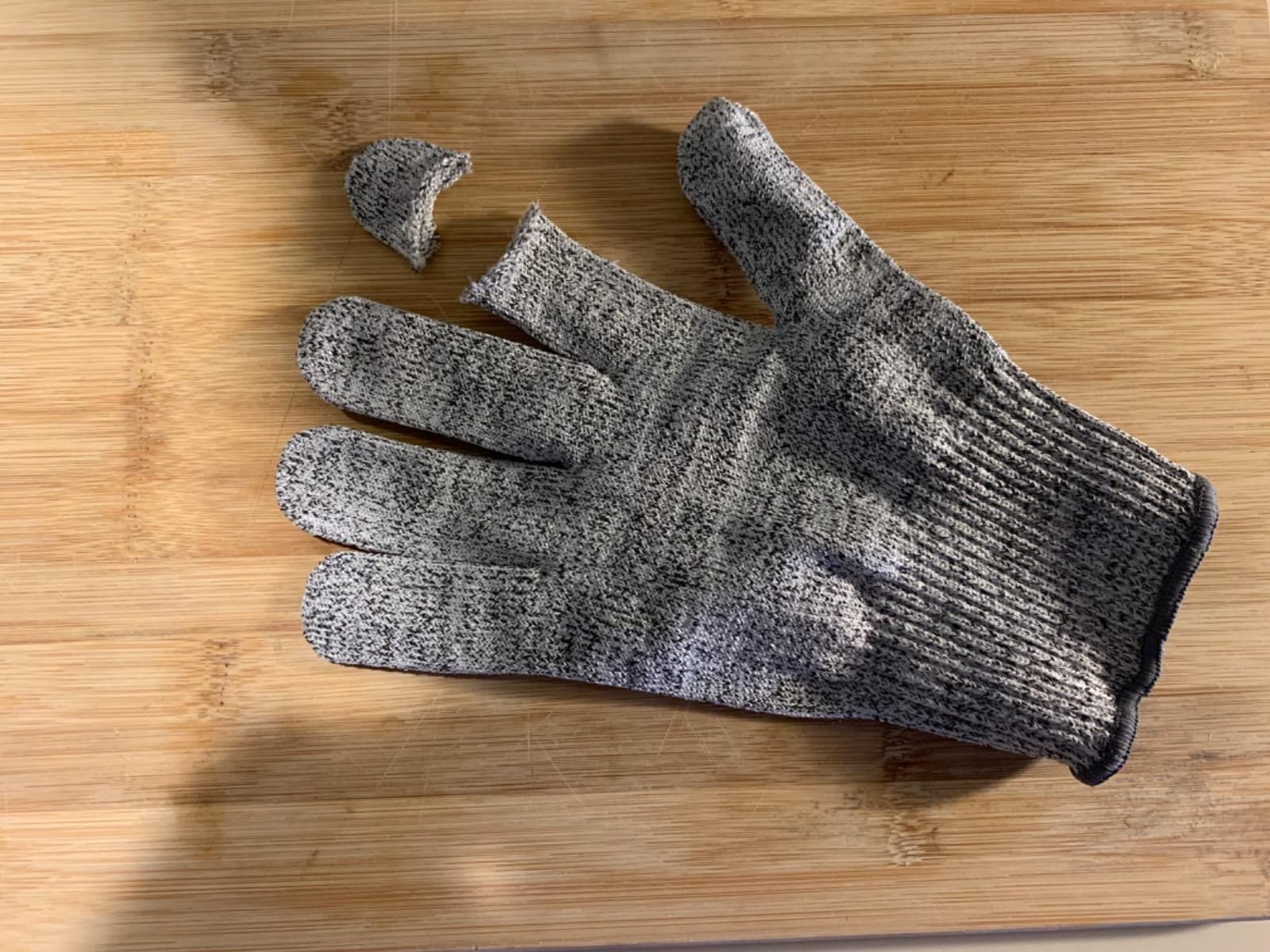 THOMEN 4 PCS (M+L) Cut Resistant Gloves Level 5 Protection for Kitchen, Upgrade Safety Anti Cutting Gloves for Meat Cutting customer photo 2