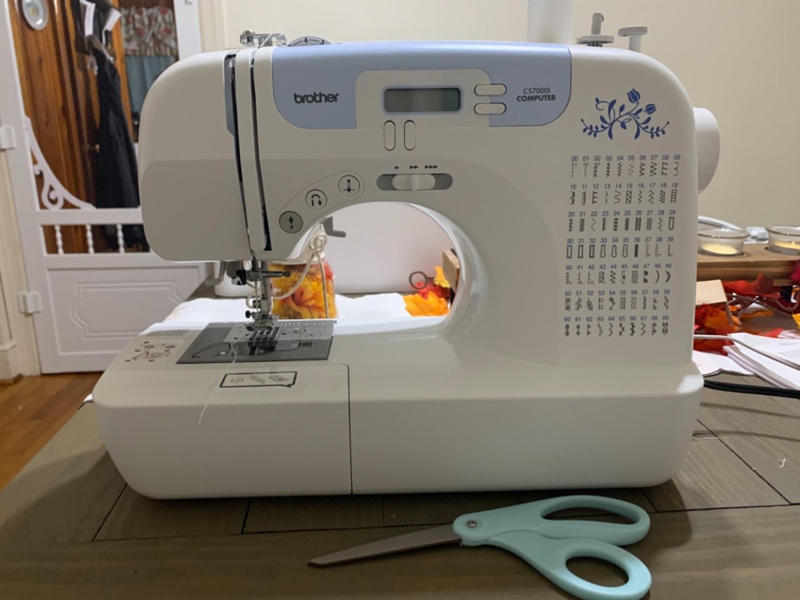 Brother CS7000i Sewing and Quilting Machine, 70 Built-in Stitches, 2.0