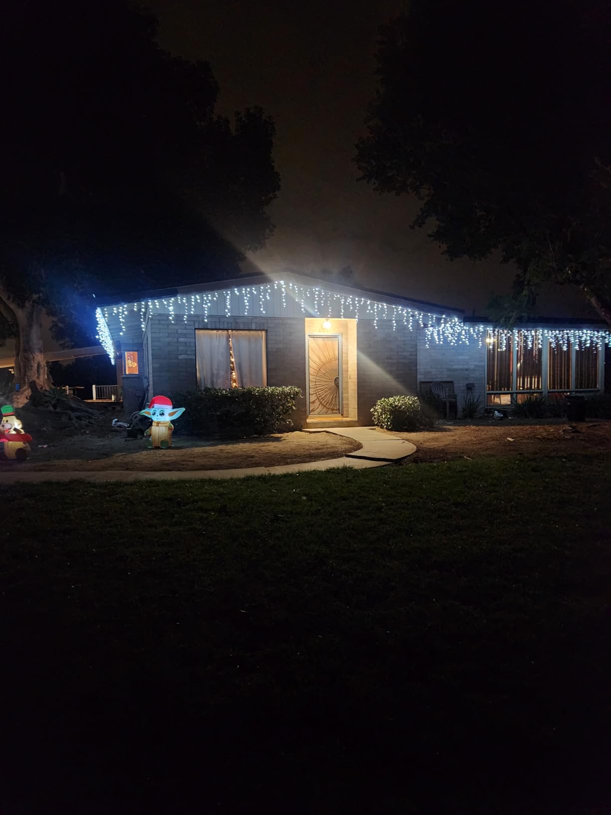 Toodour Christmas Icicle Lights Outdoor, 360 LED 29.5ft 8 Modes Fairy Icicle String Light with 60 Drops, Led Christmas Lights Twinkle for Holiday, Party, Wedding, Eaves, Xmas Decorations (Warm White) customer photo 1