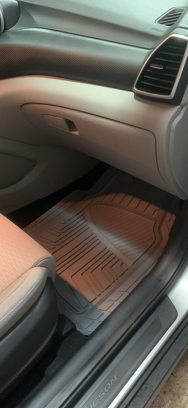 Amazon Basics 2-Piece Premium All-Season Anti-Slip Rubber Floor Mats for Cars, SUVs and Trucks, Universal Trim to Fit, Black customer photo 2