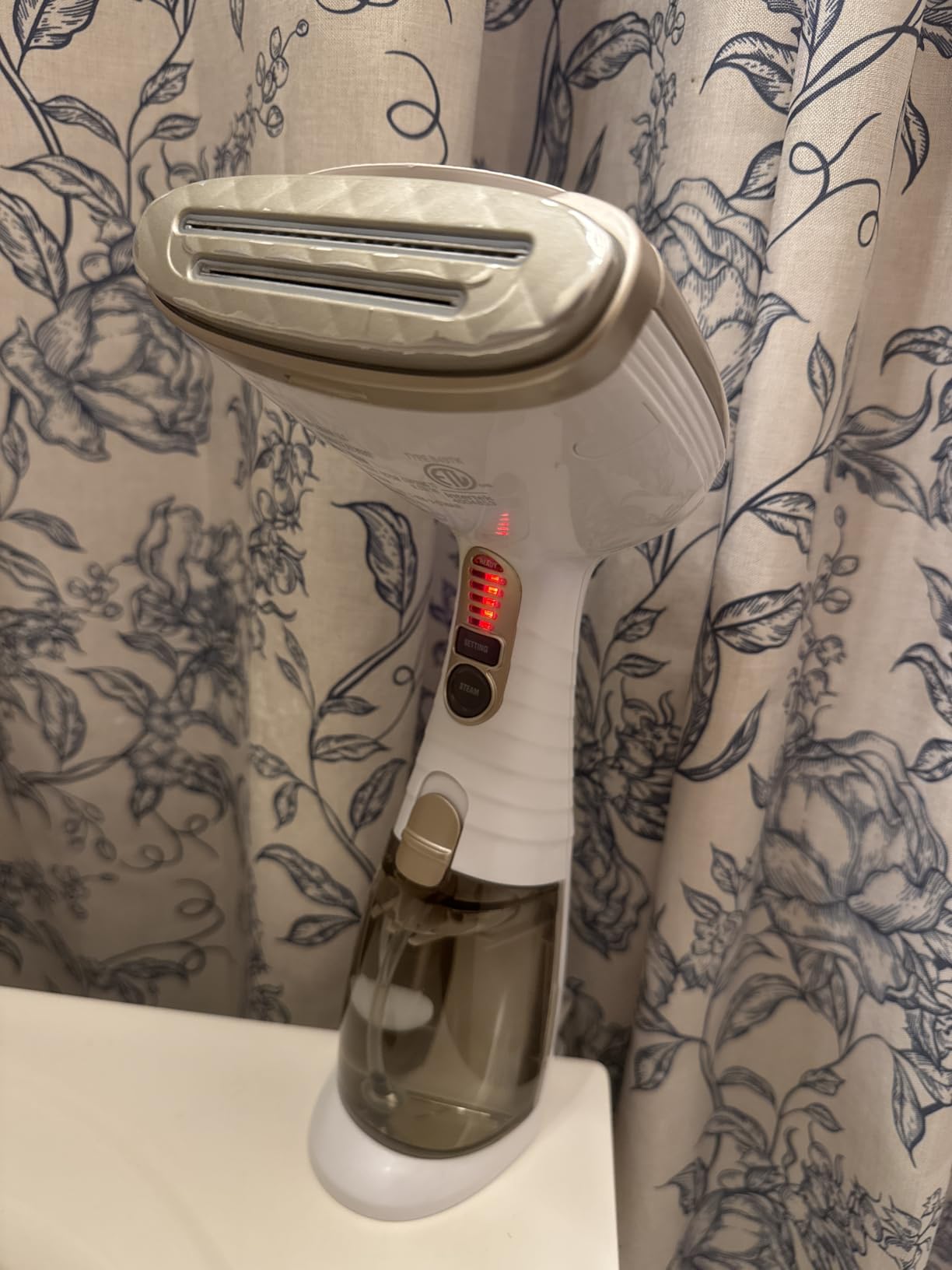 Conair Steamer for Clothes & Upholstery, Handheld, 3 Attachments, White customer photo 2