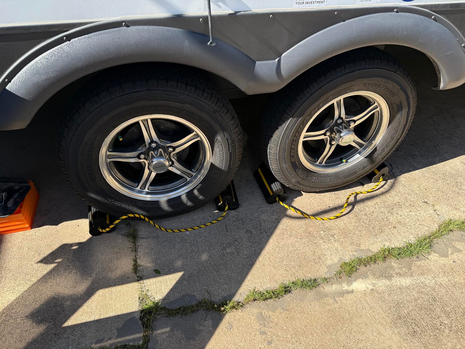 ROBLOCK Heavy Duty Wheel Chocks, Rubber Wheel Block Non-Slip Base with Nylon Rope Yellow Reflective Tape - 1 Pair Black, Wheel Stoppers for Travel Trailers, RV, Aircraft, Car, Camper, Truck customer photo 2