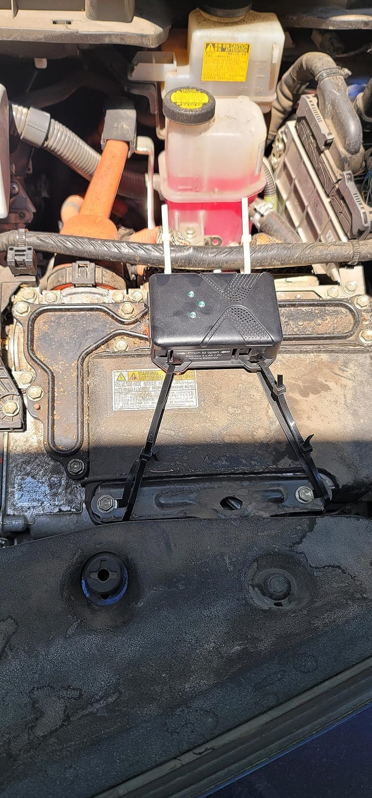 Battery Operated Ultrasonic Under Hood Rodent Repellent for Car Engines customer photo 2
