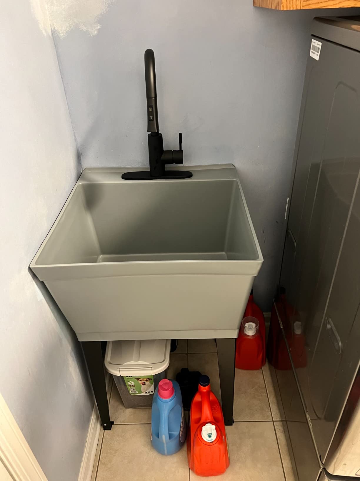 VETTA White Utility Sink Laundry Tub With High Arc Black Kitchen Faucet By VETTA - Pull Down Sprayer Spout, Heavy Duty Slop Sinks For Washing Room, Basement, Garage, or Shop, Free Standing Tubs customer photo 1