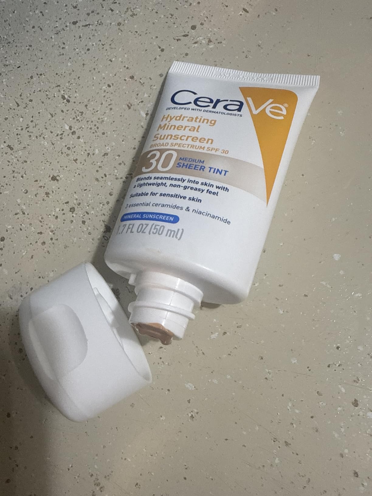 CeraVe Tinted Sunscreen for Face, Mineral SPF 30 Moisturizer, Medium, 1.7oz customer photo 1