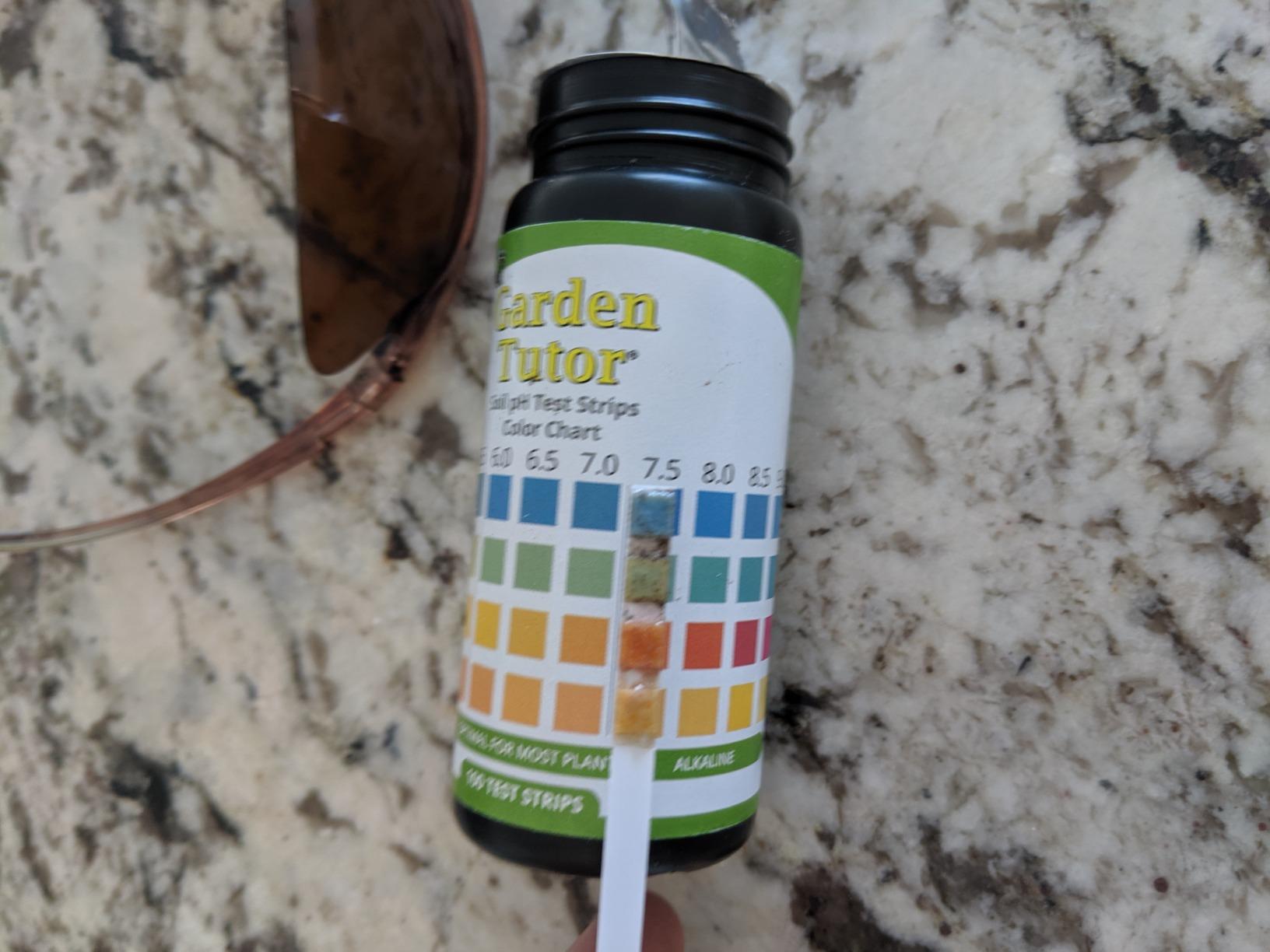 Garden Tutor Soil pH Test Kit – 100 Strips with AI-Powered Web Reader – Accurate Testing for Lawn, Garden & Compost – pH 3.5–9 customer photo 1