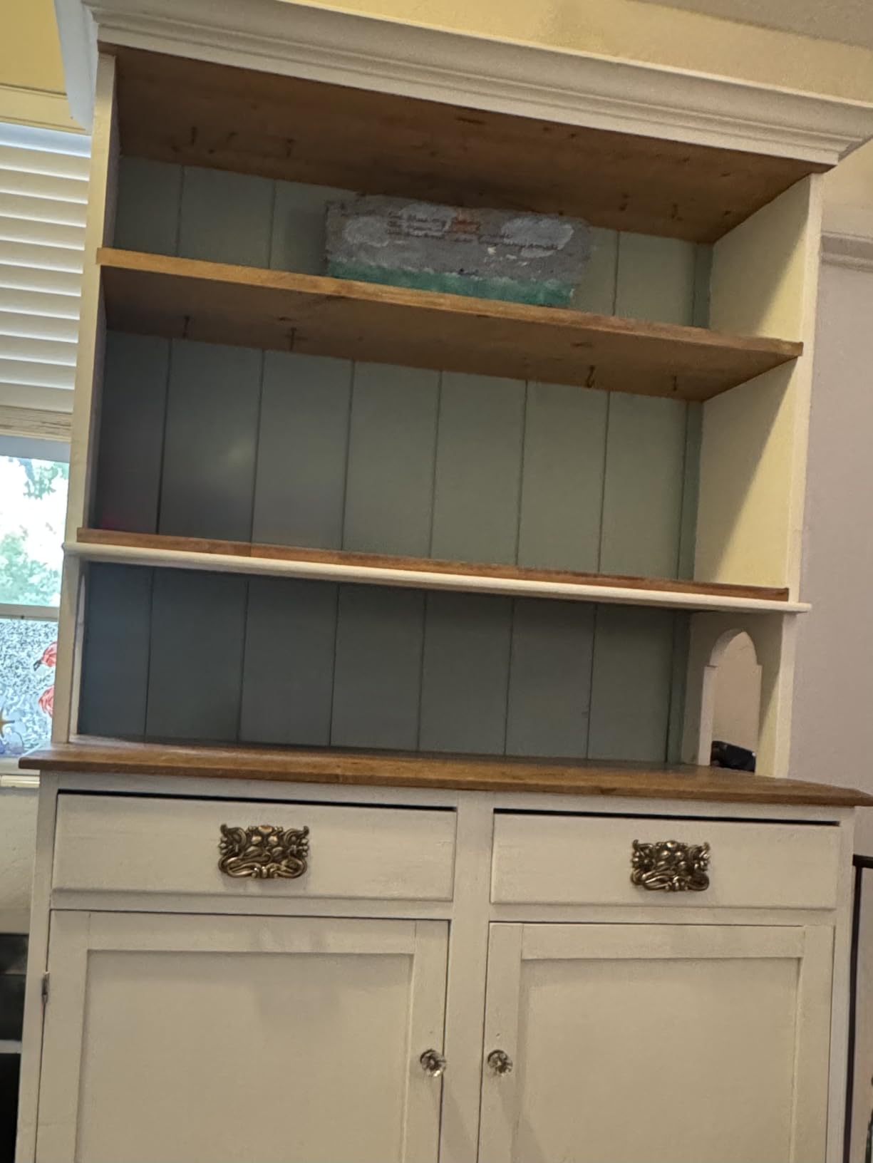 Country Chic All-in-One Chalk Paint for Furniture, Cabinets, Home Decor, Eco-Friendly, Matte Finish, Built-In Primer & Top Coat for Wood, Metal - Sage Advice (Sage Green) - Pint 16 oz (475 ml) customer photo 1